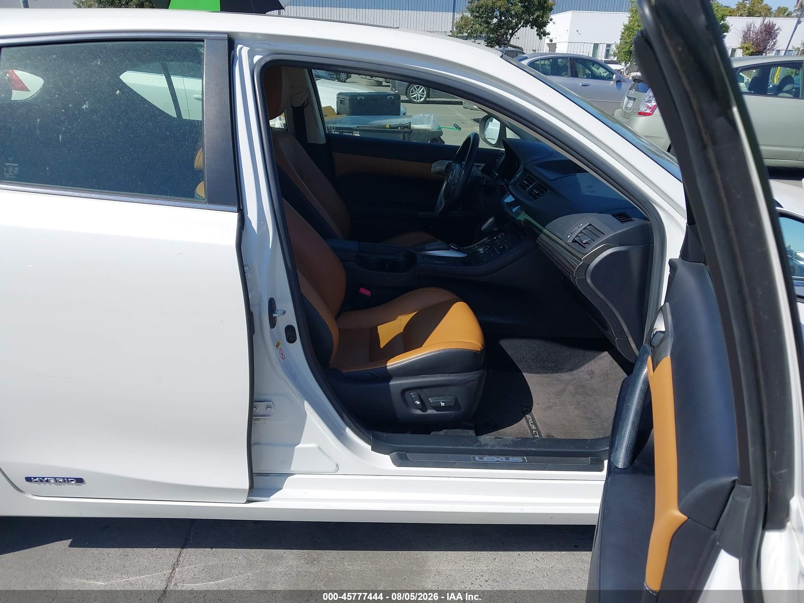2014 Lexus Ct 200h   White vin: JTHKD5BH1E2191970