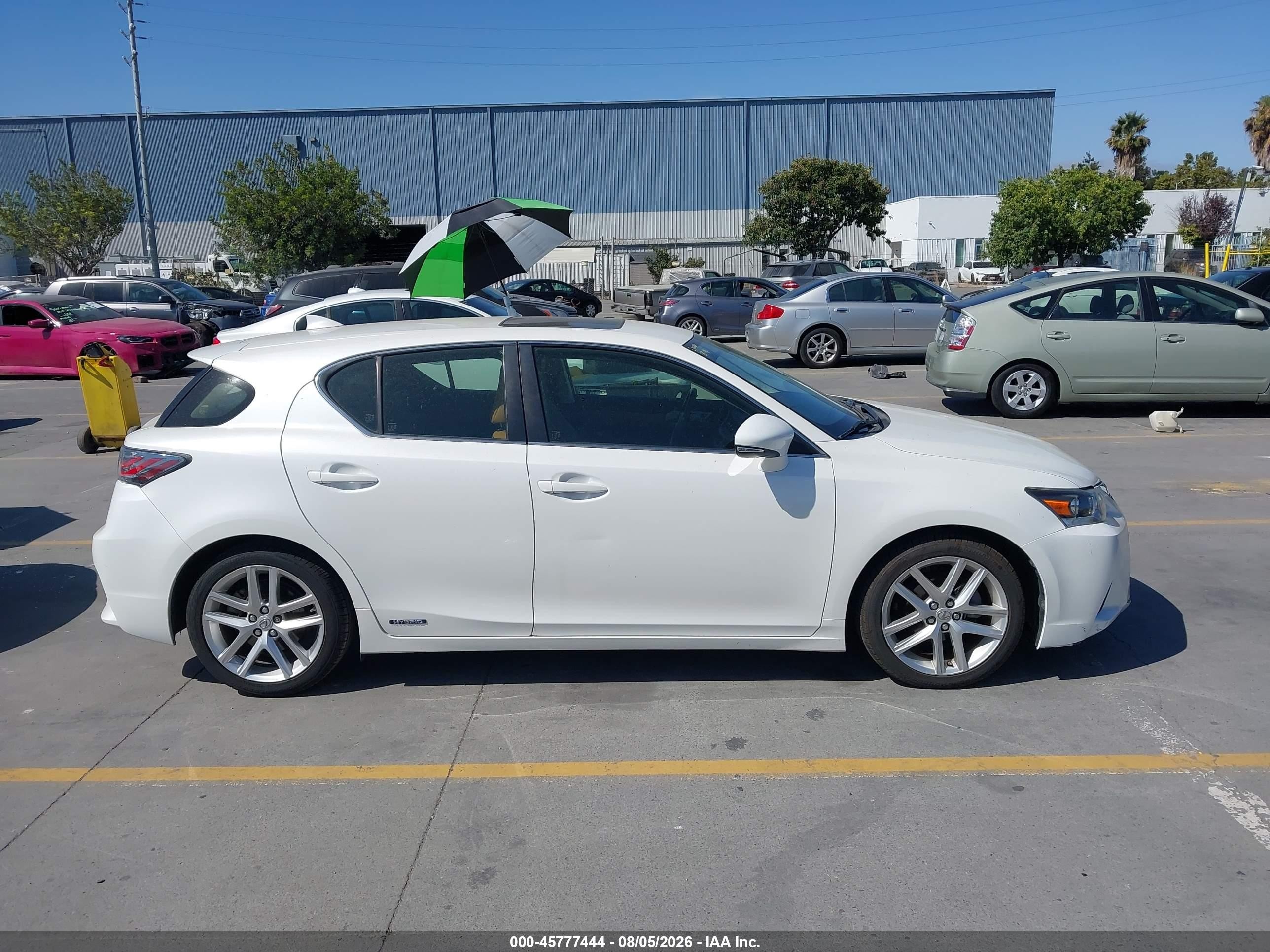 2014 Lexus Ct 200h   White vin: JTHKD5BH1E2191970