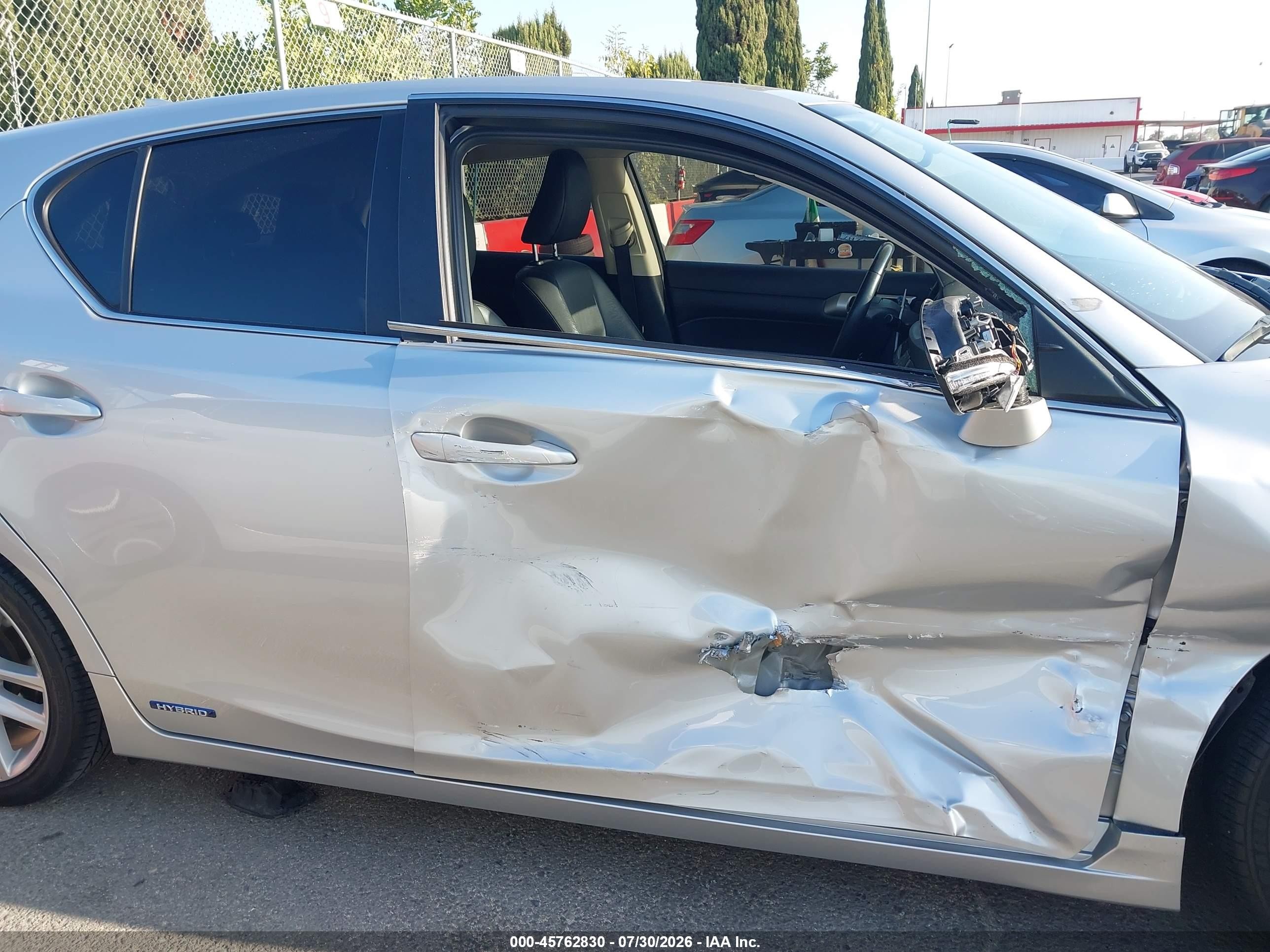2015 Lexus Ct 200h   Silver vin: JTHKD5BH1F2215301