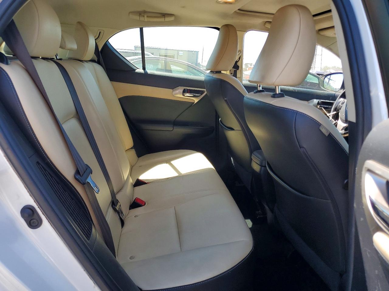 2015 Lexus Ct 200 White vin: JTHKD5BH1F2234740