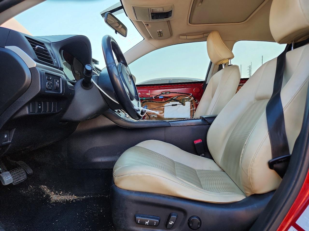 2011 Lexus Ct 200 Red vin: JTHKD5BH2B2015425
