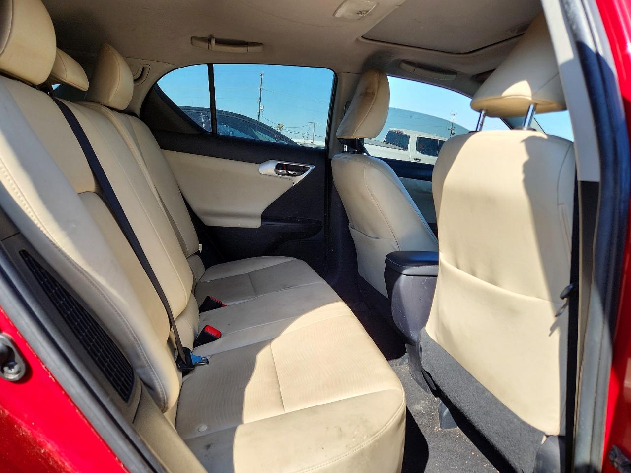 2011 Lexus Ct 200 Red vin: JTHKD5BH2B2015425