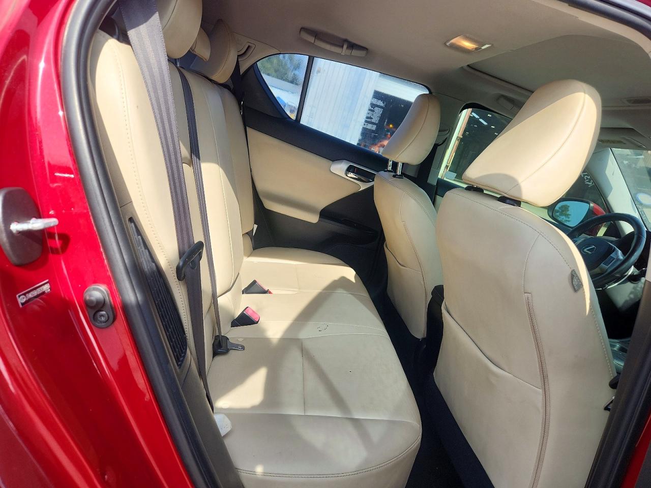2011 Lexus Ct 200 Red vin: JTHKD5BH2B2036551