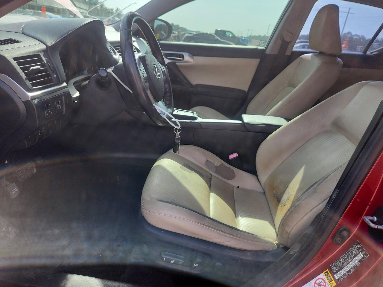 2011 Lexus Ct 200 Red vin: JTHKD5BH2B2036551