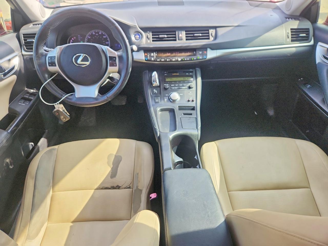 2011 Lexus Ct 200 Red vin: JTHKD5BH2B2036551