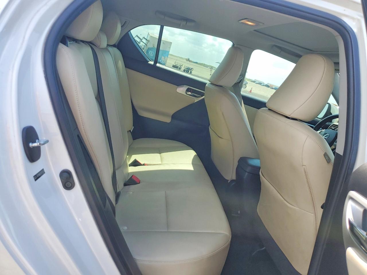 2012 Lexus Ct 200 White vin: JTHKD5BH2C2075156