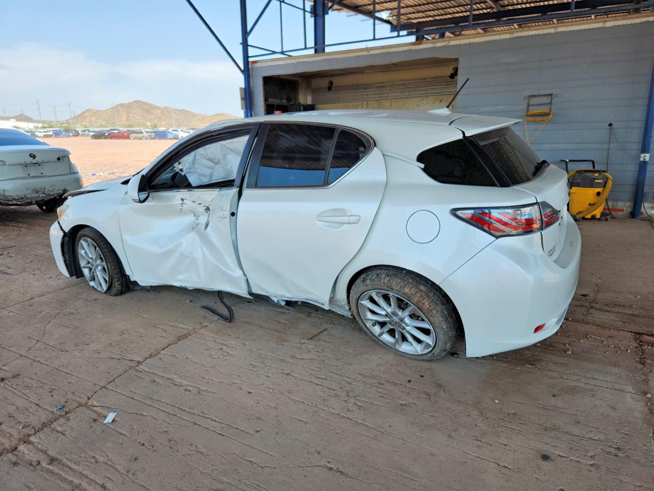 2012 Lexus Ct 200 White vin: JTHKD5BH2C2095987