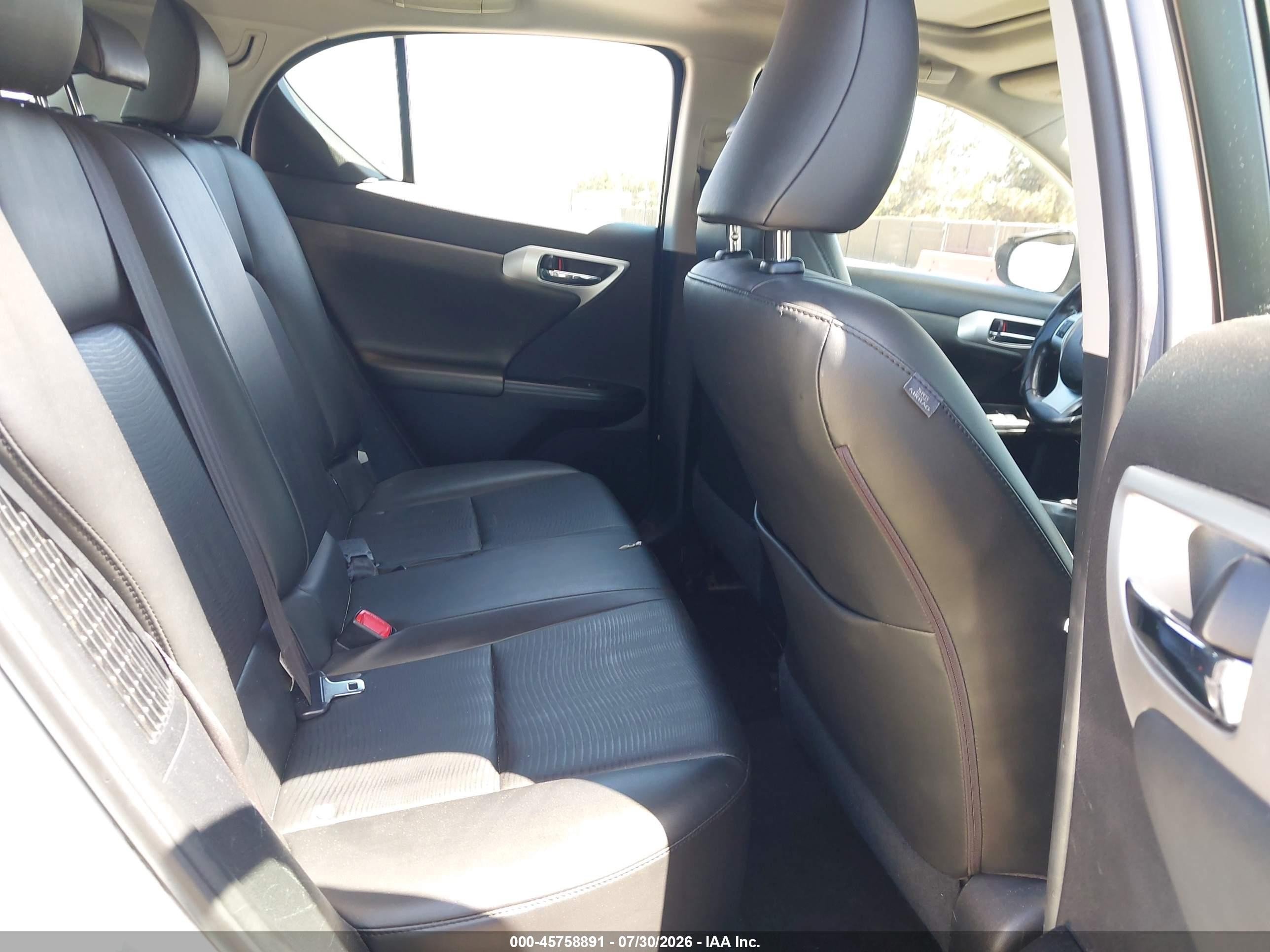 2012 Lexus Ct 200h Premium Серебряный vin: JTHKD5BH2C2098744