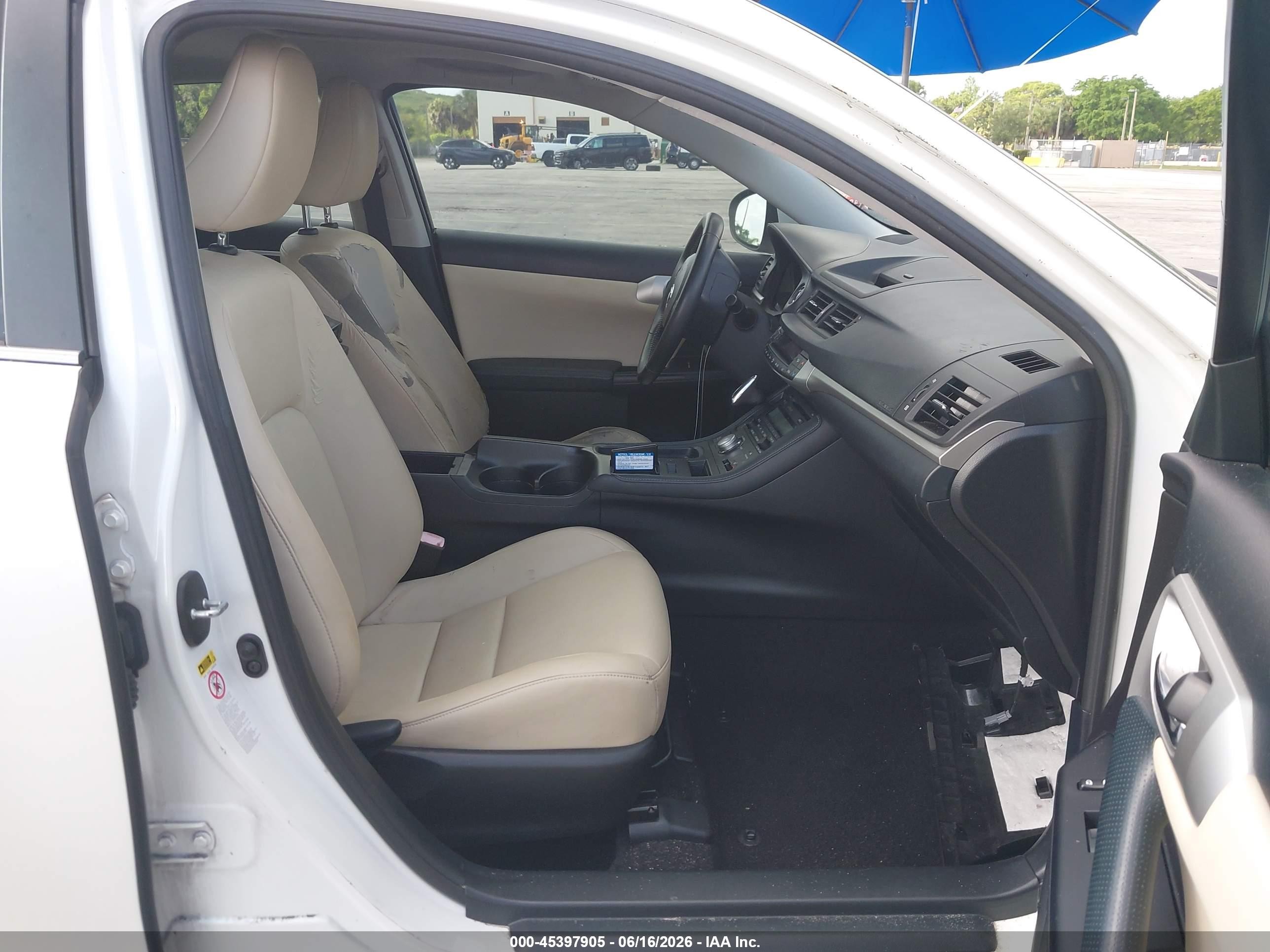 2012 Lexus Ct 200h Premium White vin: JTHKD5BH2C2098758