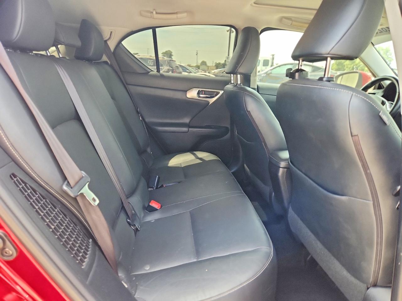 2012 Lexus Ct 200 Red vin: JTHKD5BH2C2107829