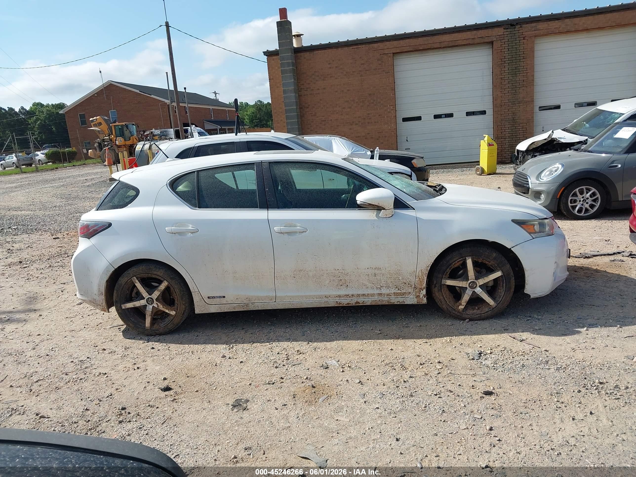 2013 Lexus Ct 200h   White vin: JTHKD5BH2D2134997