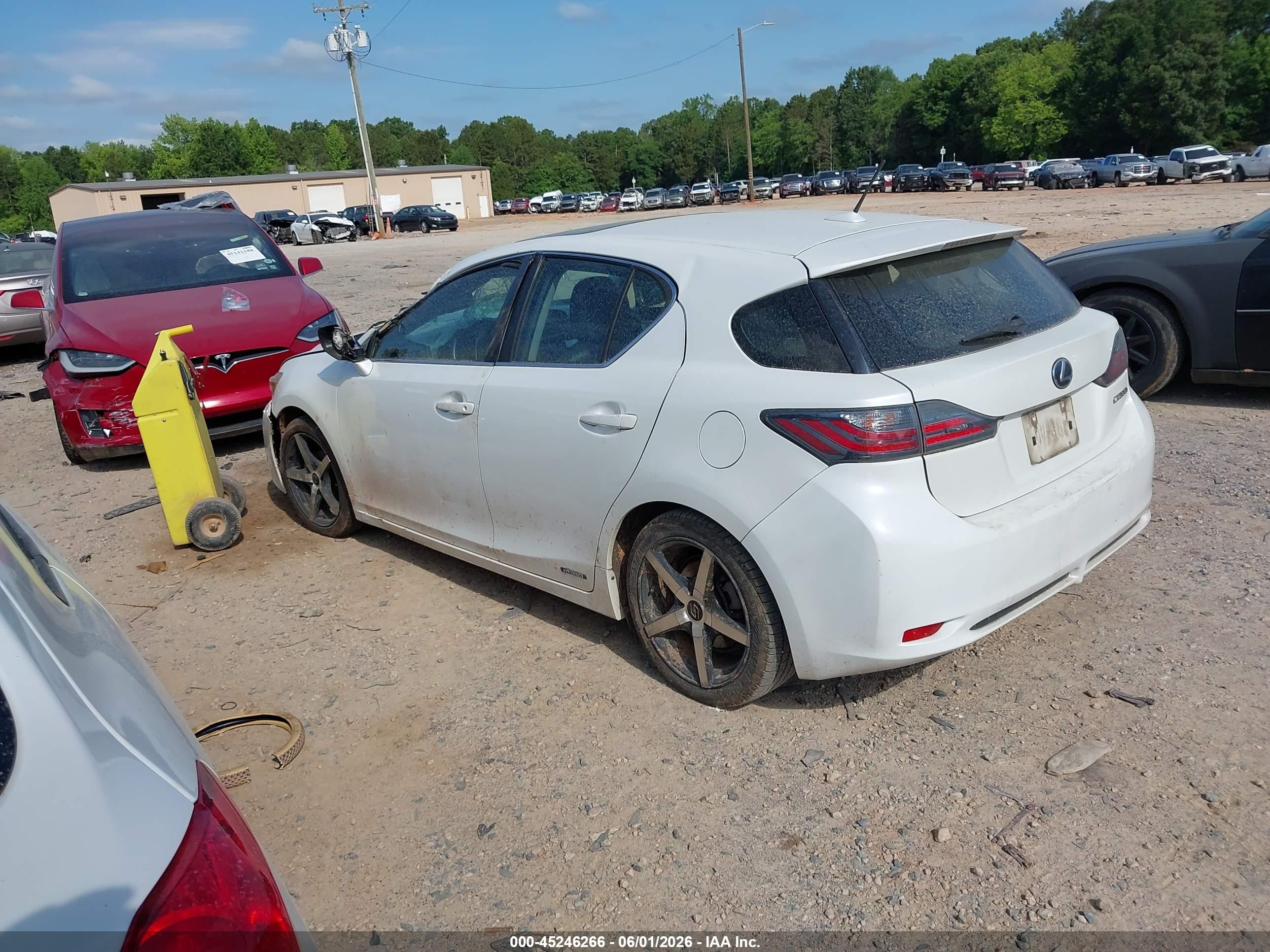 2013 Lexus Ct 200h   White vin: JTHKD5BH2D2134997