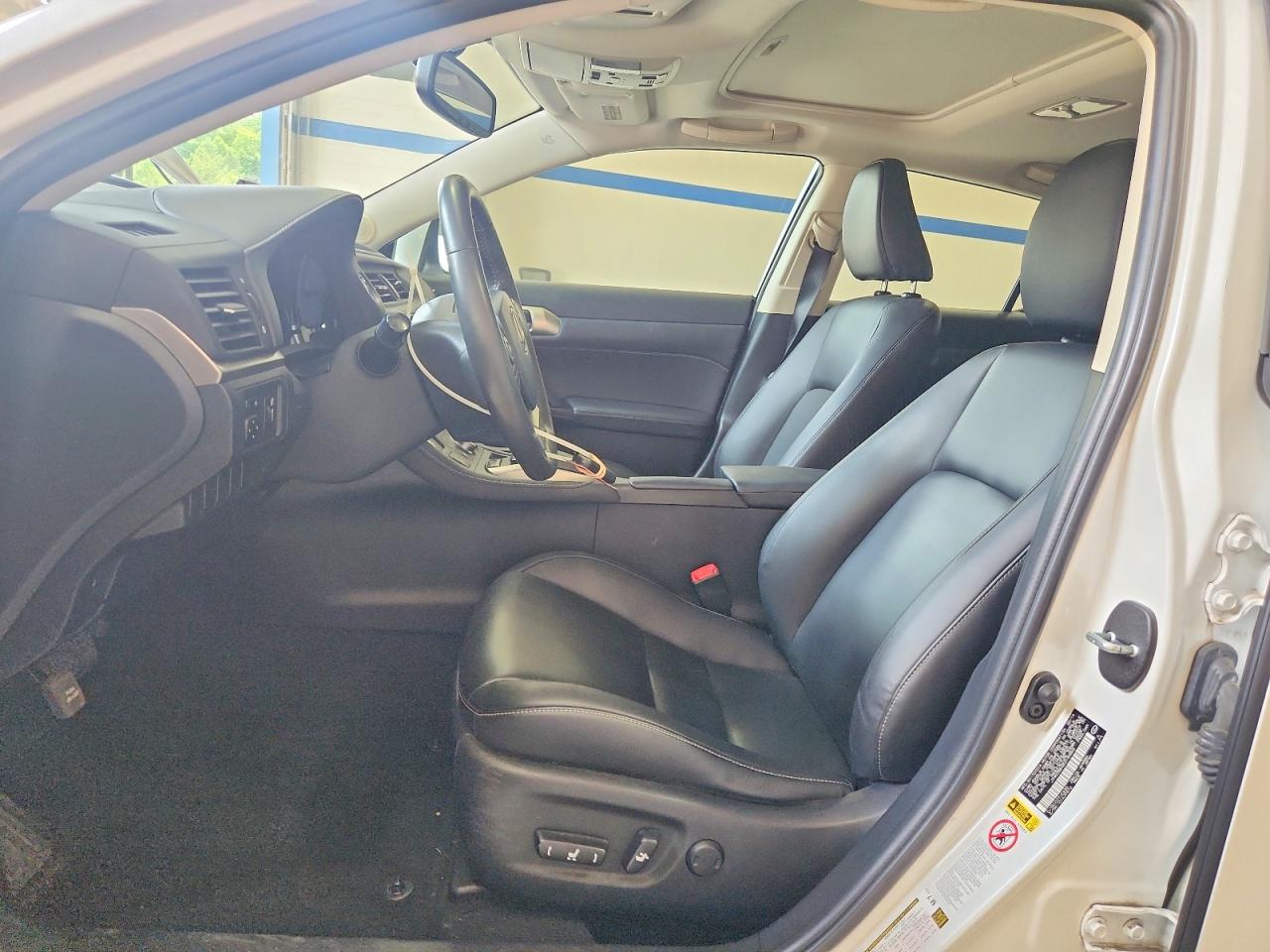 2014 Lexus Ct 200 White vin: JTHKD5BH2E2183862