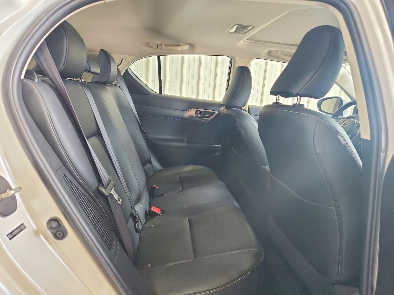 2014 Lexus Ct 200 White vin: JTHKD5BH2E2183862