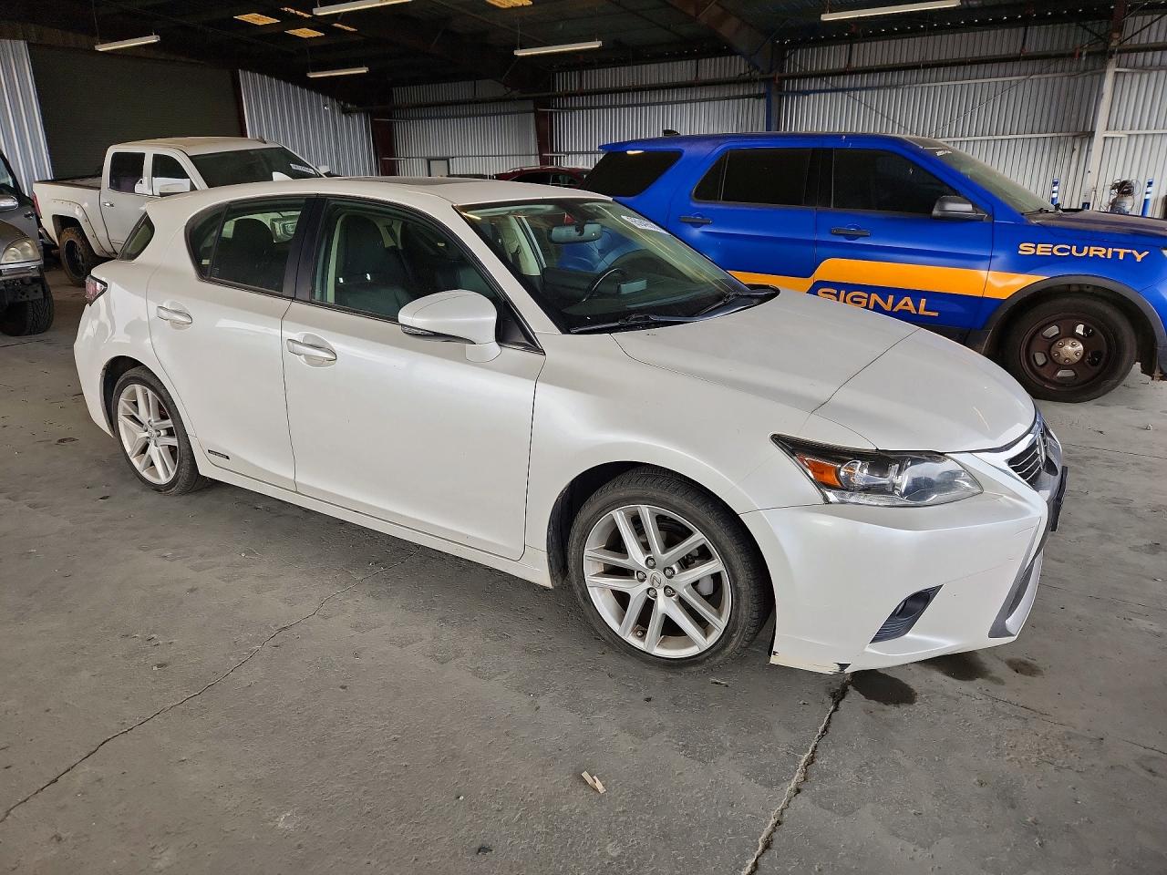 2015 Lexus Ct 200 White vin: JTHKD5BH2F2247318