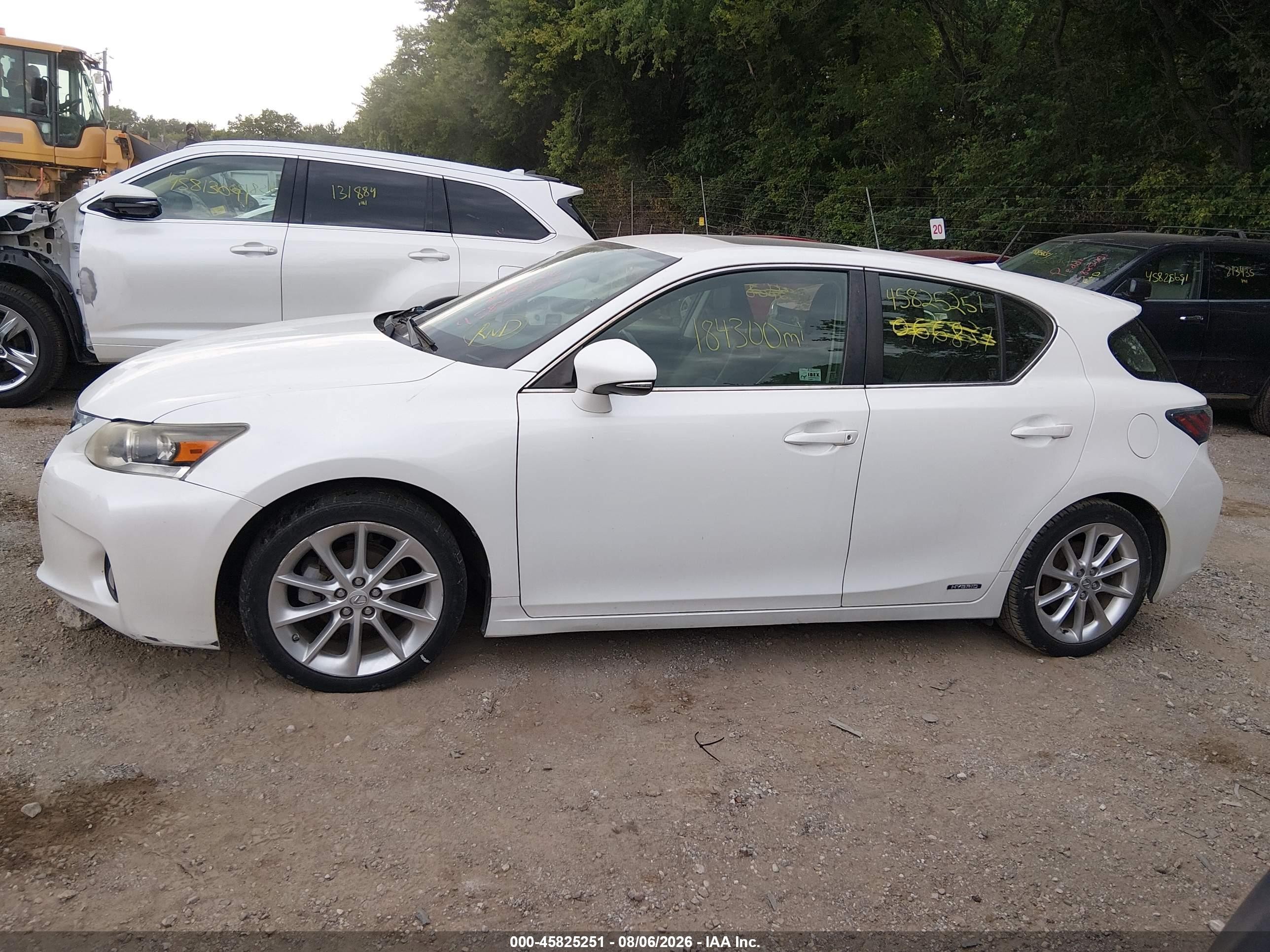 2012 Lexus Ct 200h Premium White vin: JTHKD5BH3C2066837