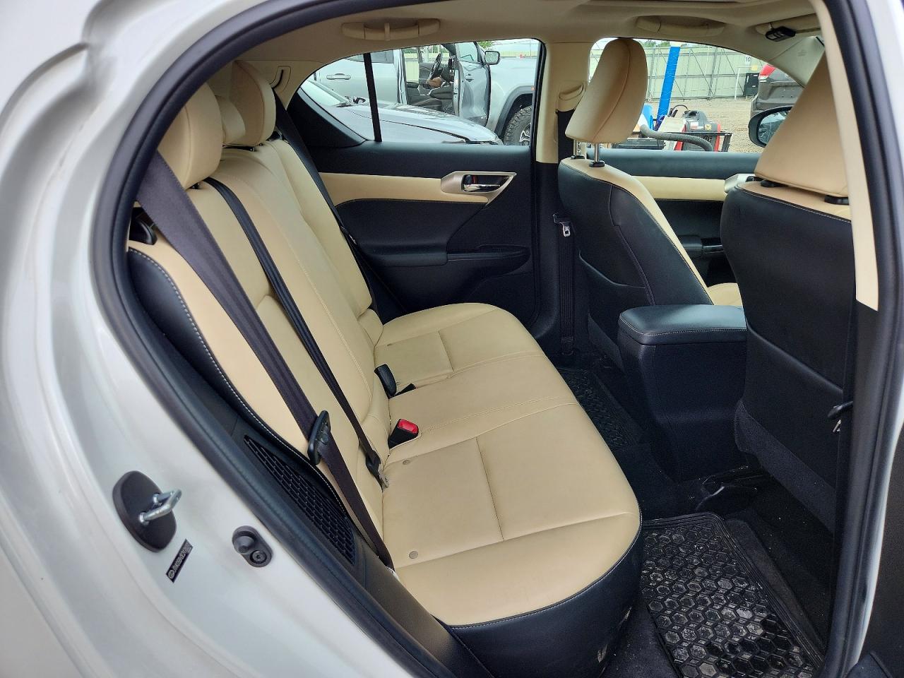 2014 Lexus Ct 200 White vin: JTHKD5BH3E2176273