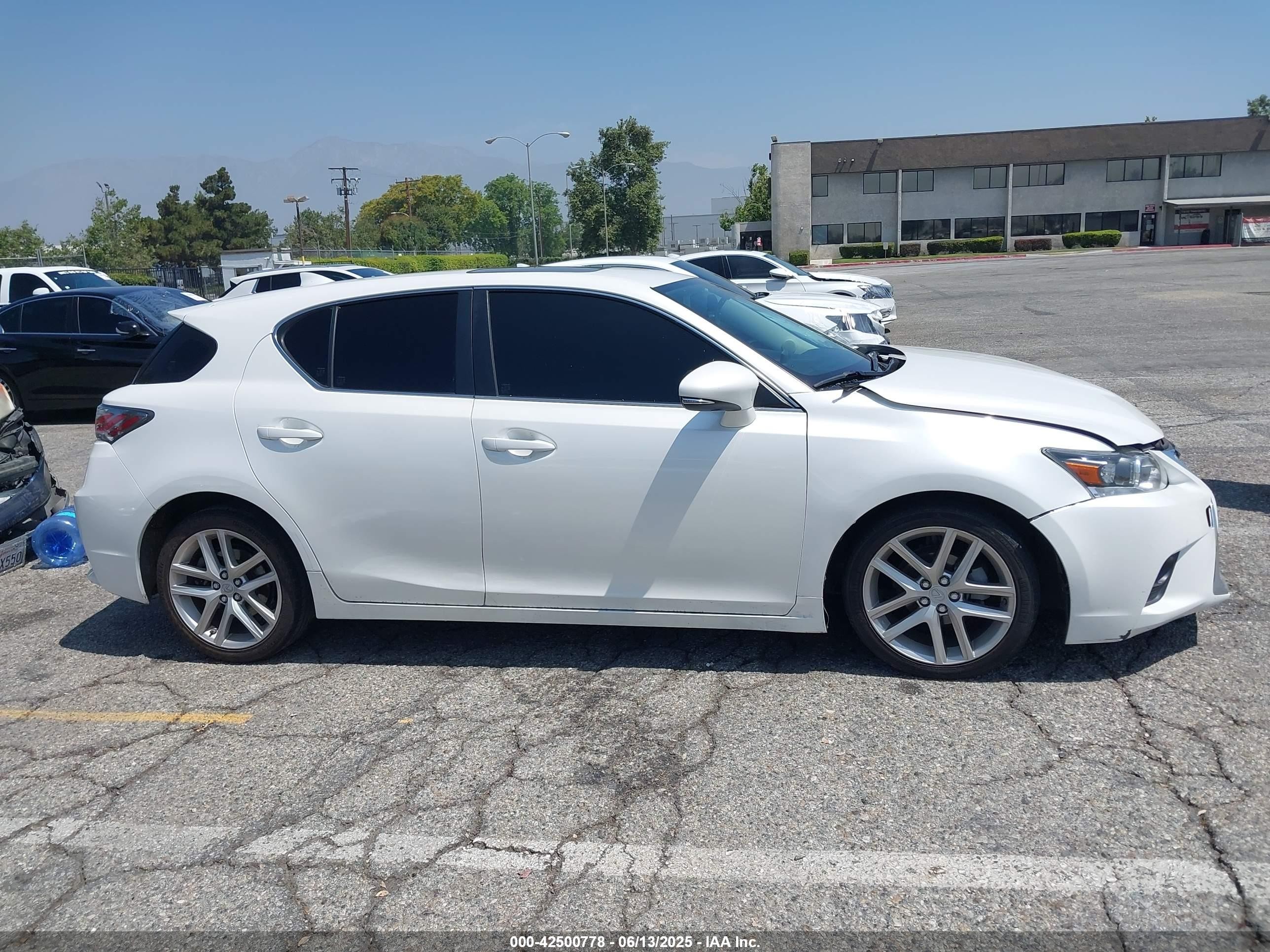 2017 Lexus Ct 200h   White vin: JTHKD5BH3H2296529