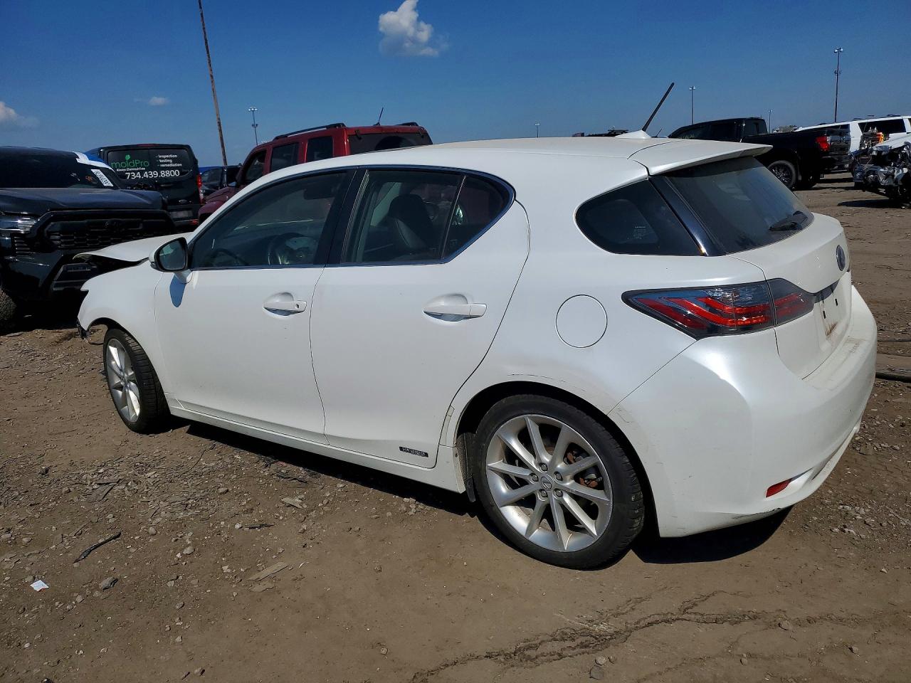 2011 Lexus Ct 200 White vin: JTHKD5BH4B2032047