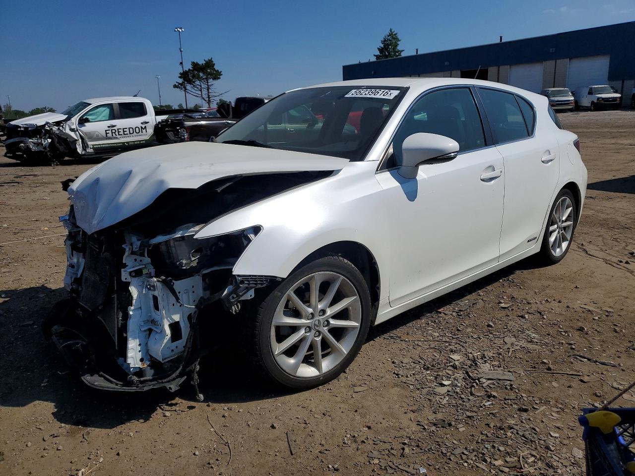 2011 Lexus Ct 200 White vin: JTHKD5BH4B2032047