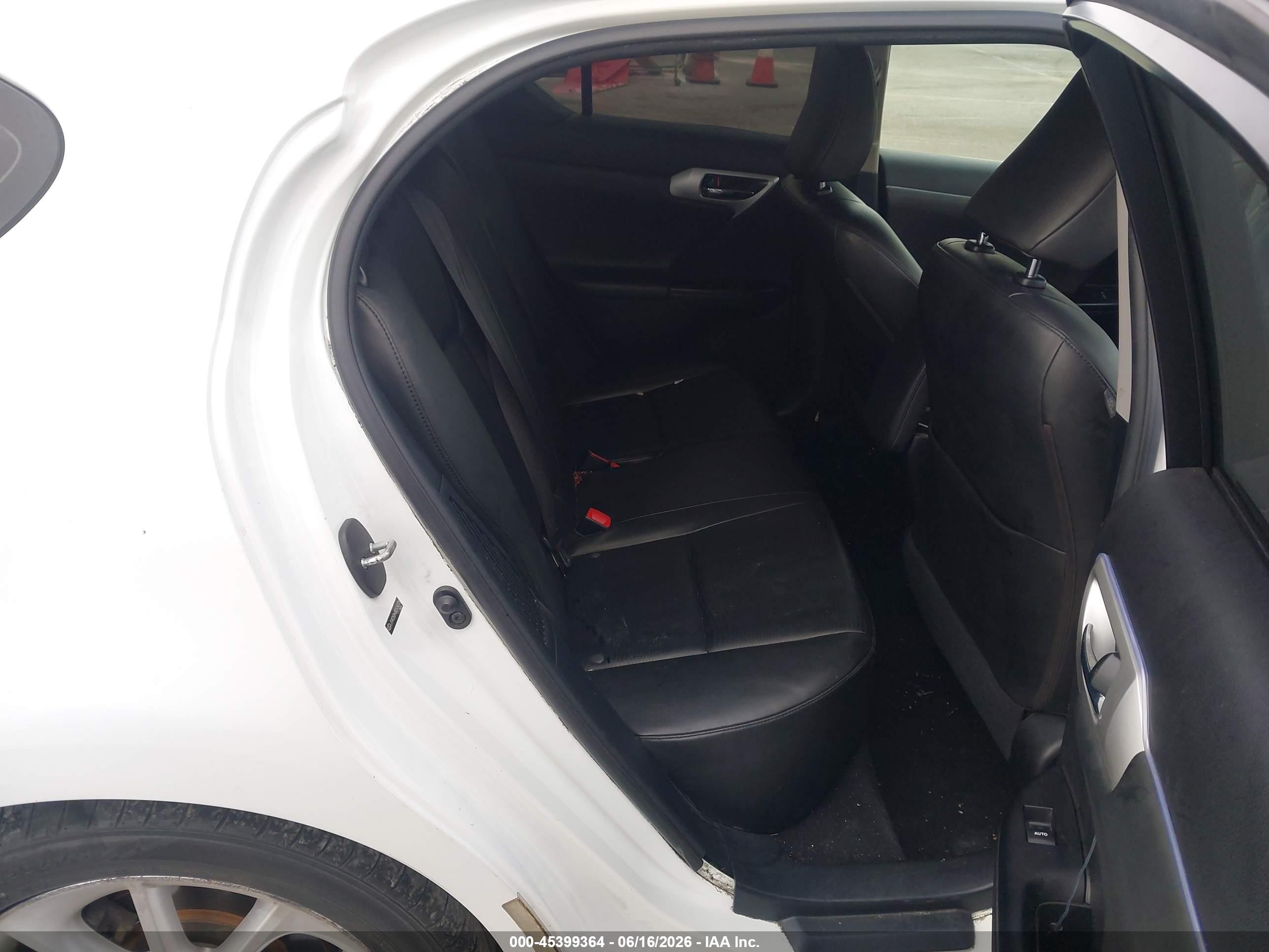 2011 Lexus Ct 200h Premium White vin: JTHKD5BH4B2034378