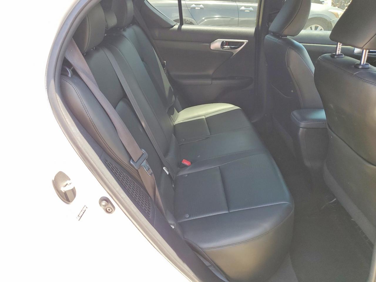 2012 Lexus Ct 200 White vin: JTHKD5BH4C2086949