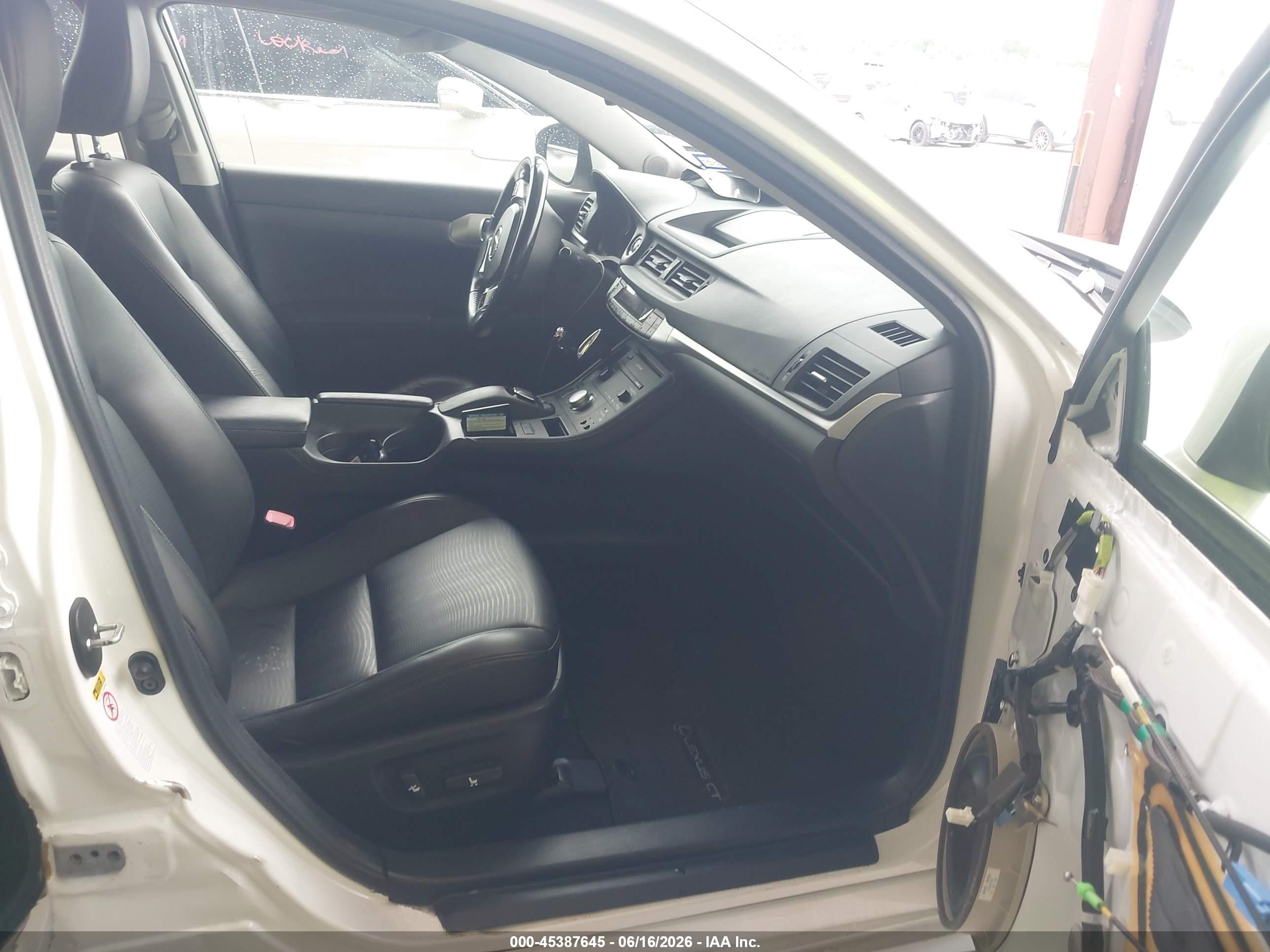 2013 Lexus Ct 200h   White vin: JTHKD5BH4D2144365