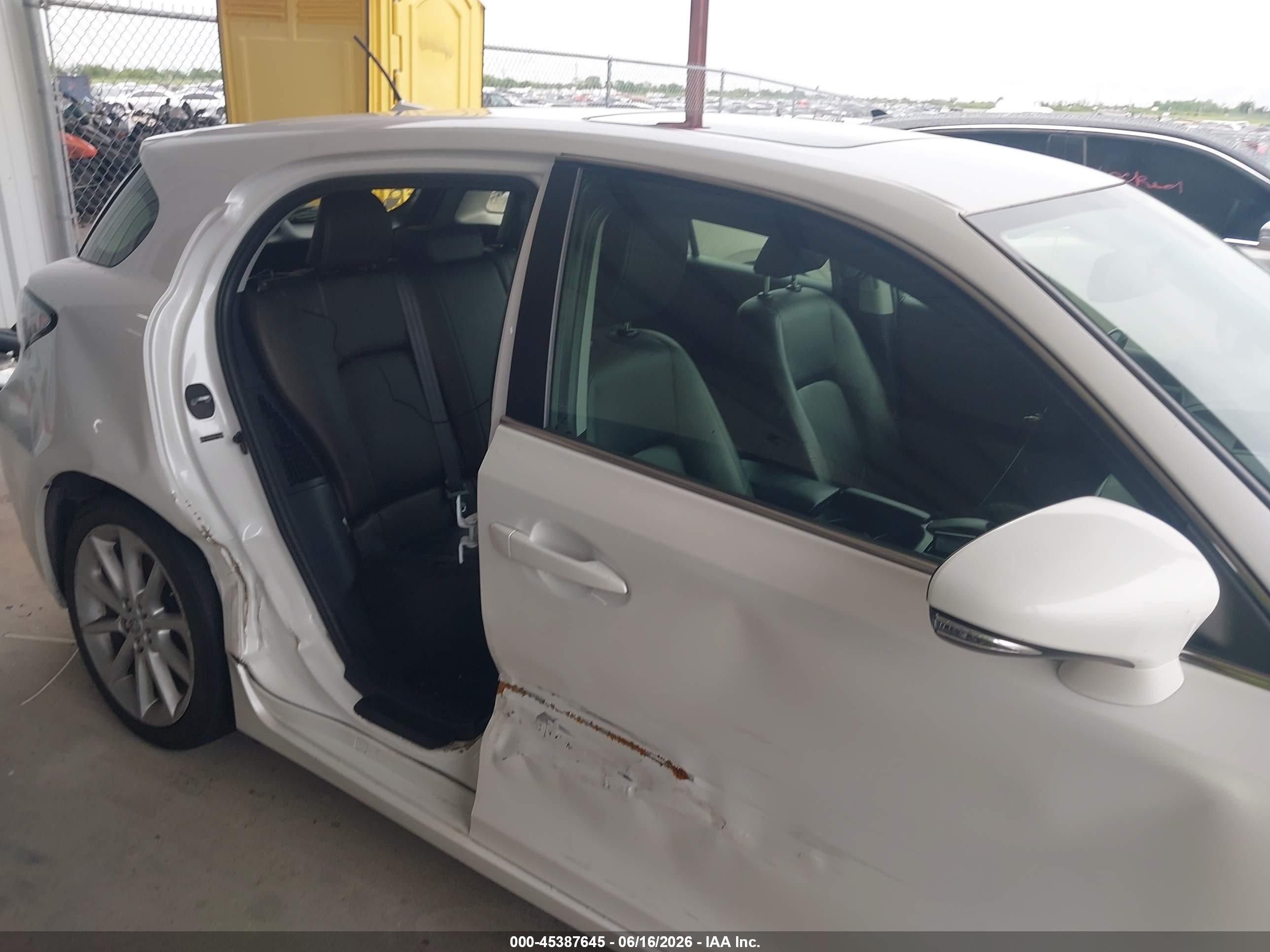 2013 Lexus Ct 200h   White vin: JTHKD5BH4D2144365