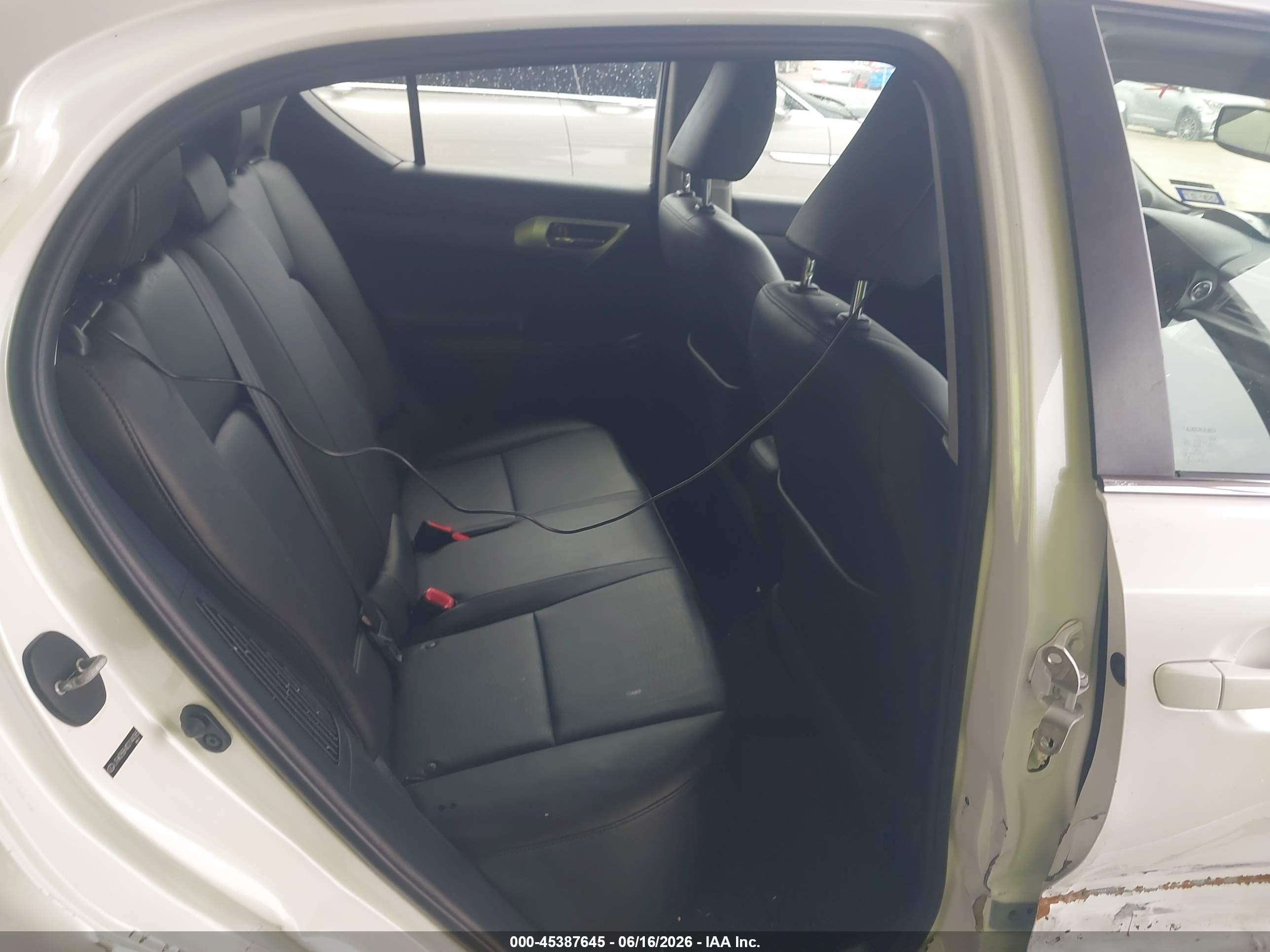 2013 Lexus Ct 200h   White vin: JTHKD5BH4D2144365