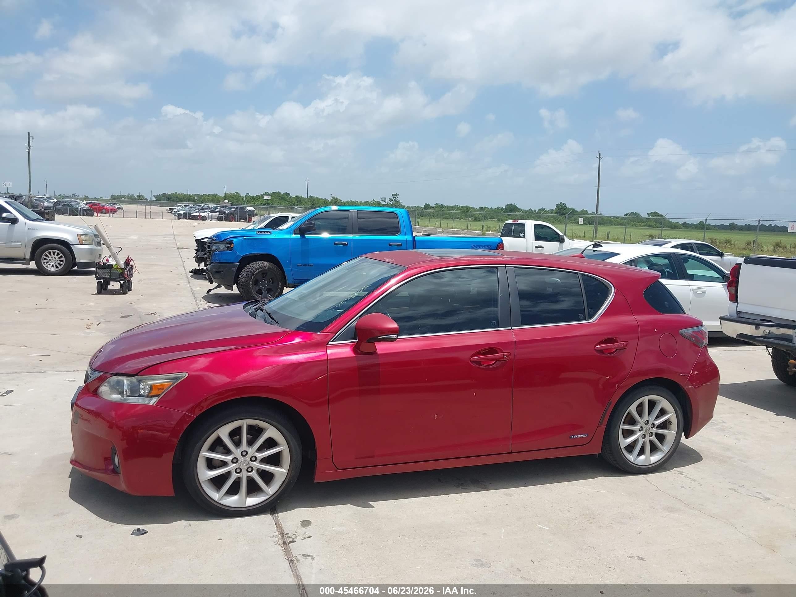 2013 Lexus Ct 200h   Red vin: JTHKD5BH4D2166446