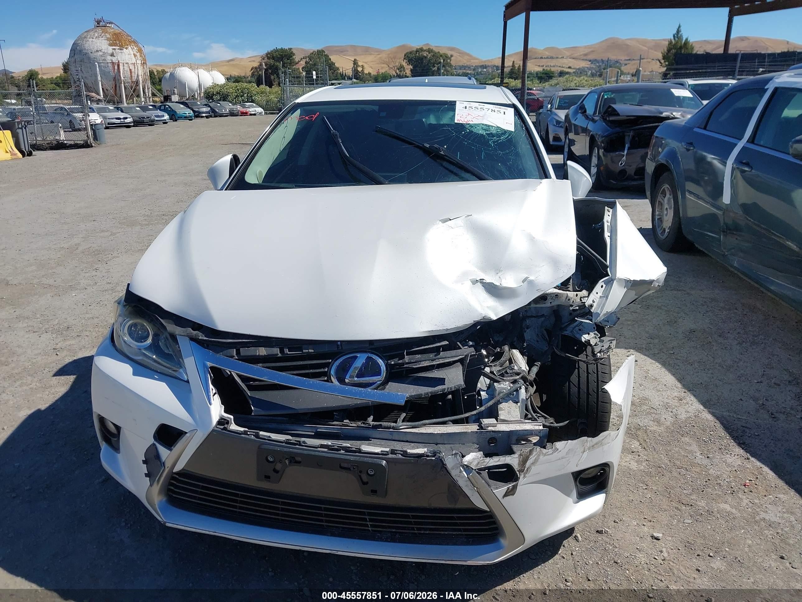 2014 Lexus Ct 200h   White vin: JTHKD5BH4E2208468