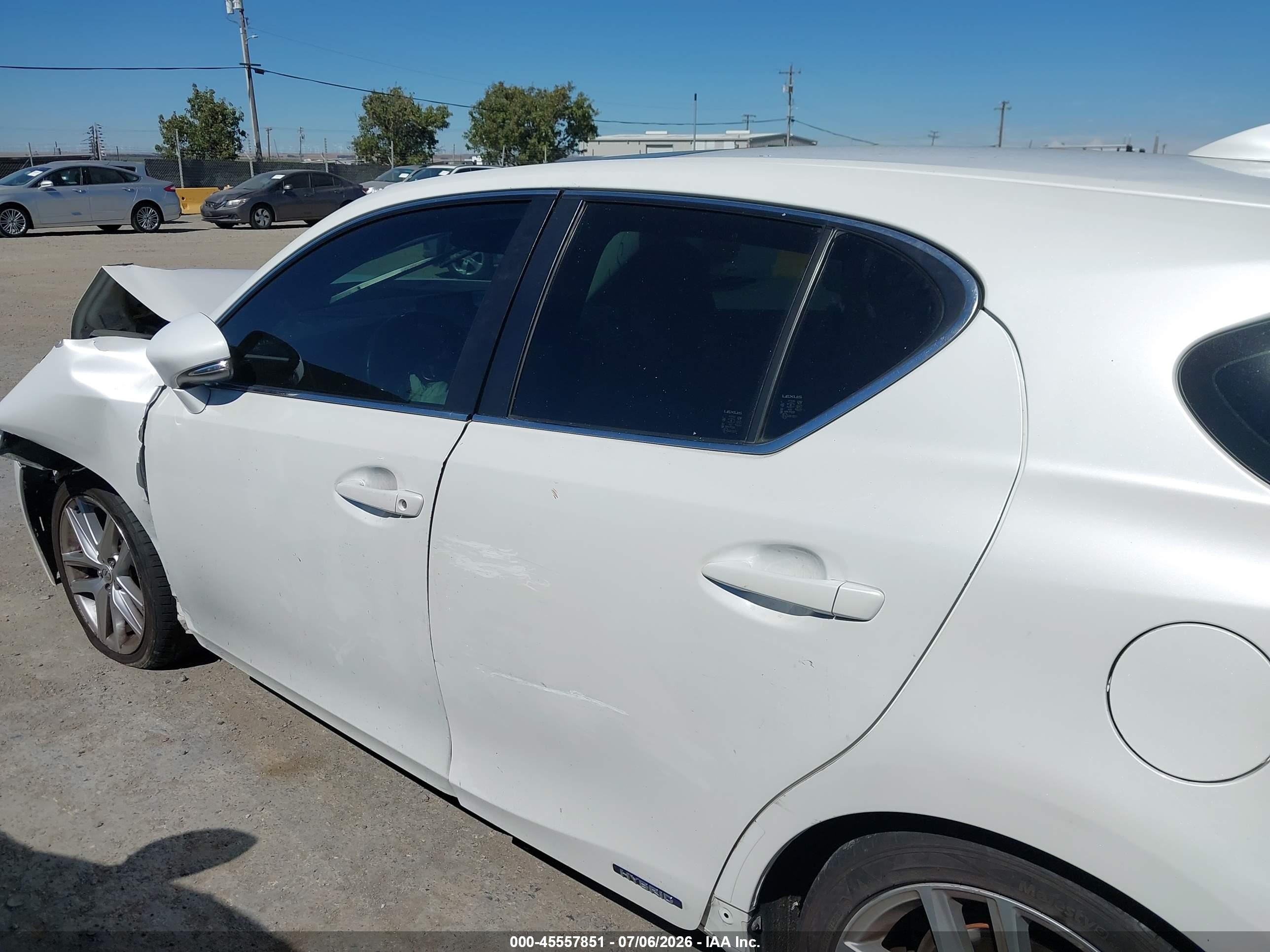 2014 Lexus Ct 200h   White vin: JTHKD5BH4E2208468