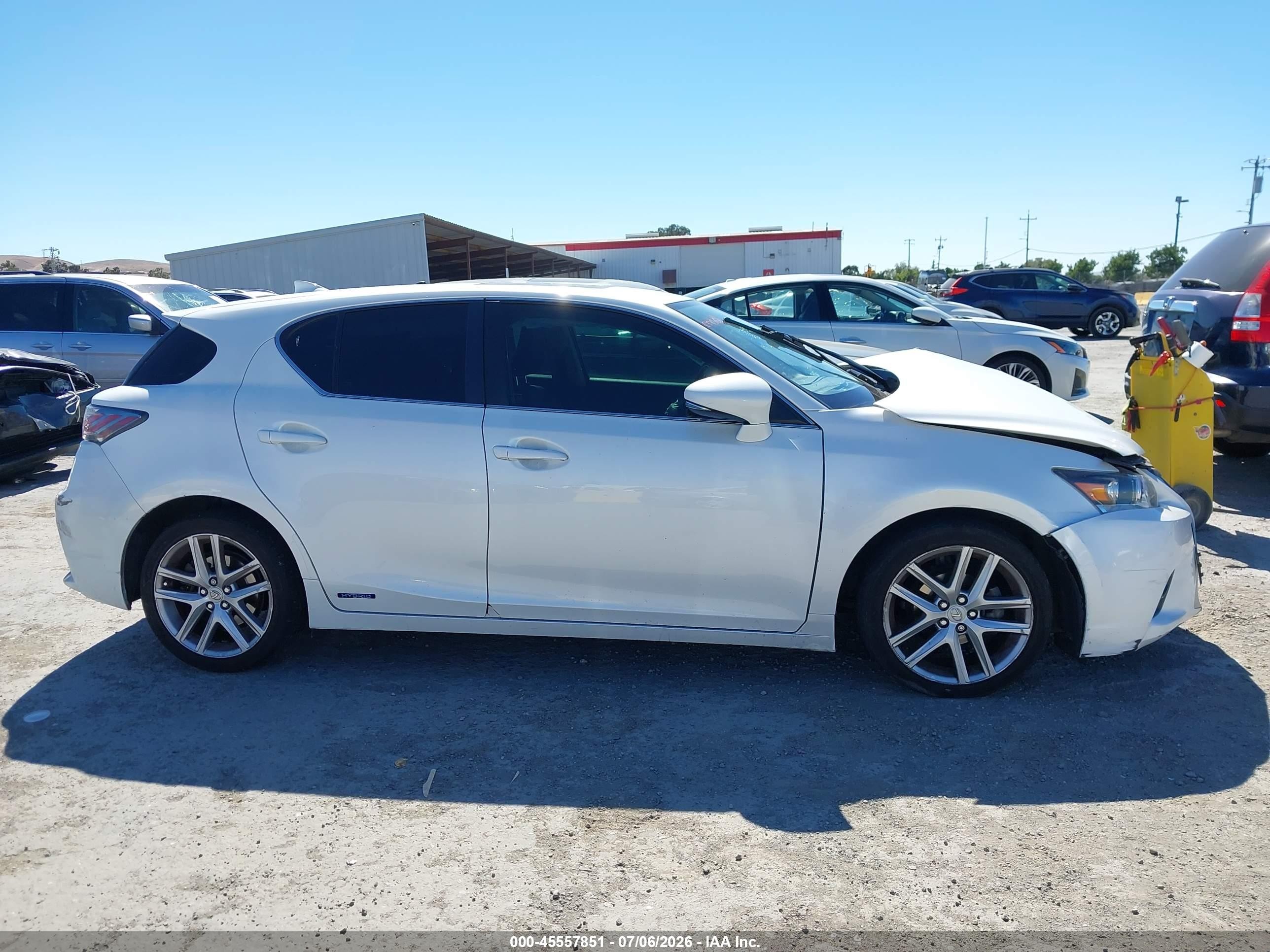 2014 Lexus Ct 200h   White vin: JTHKD5BH4E2208468