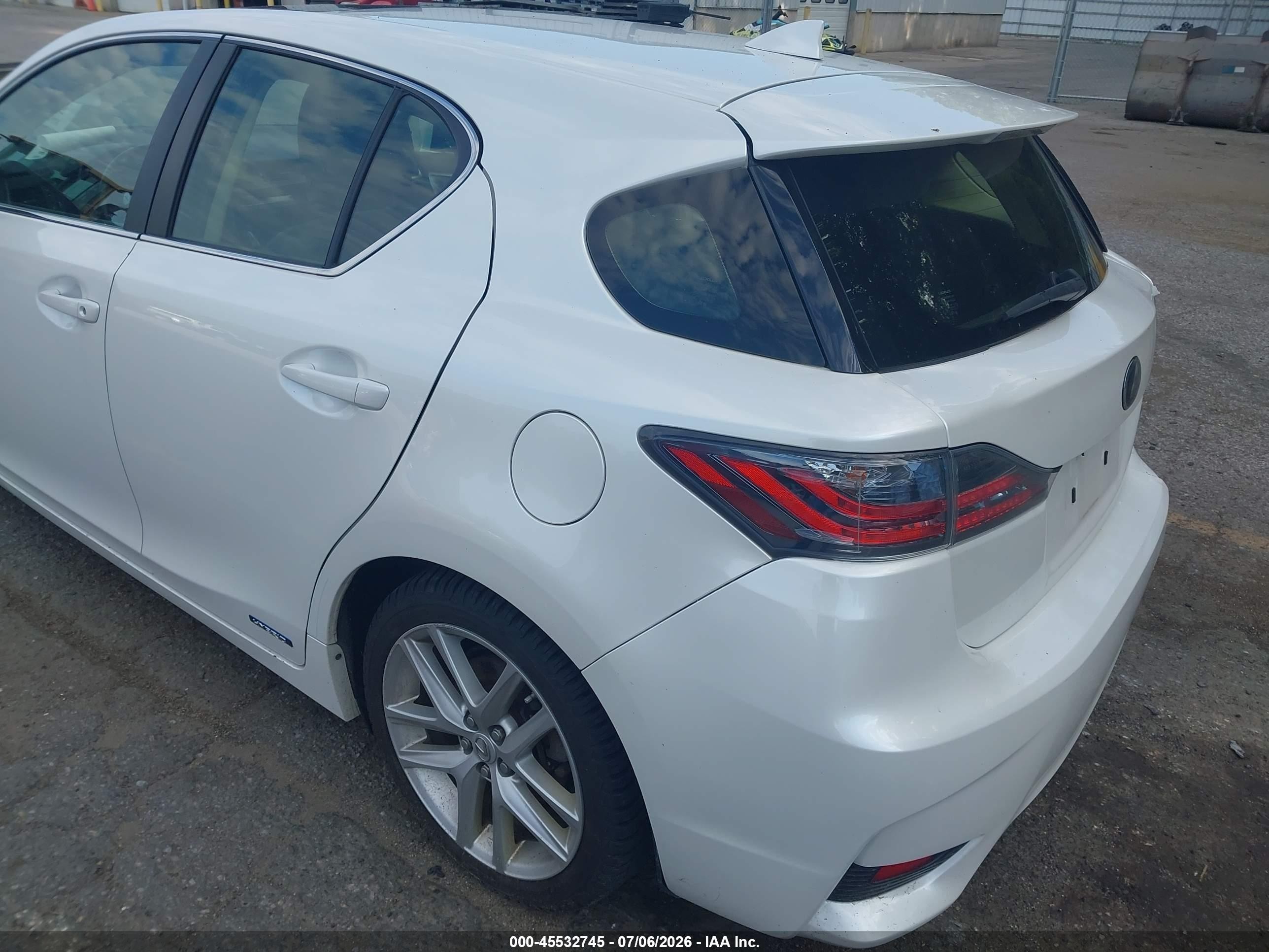 2015 Lexus Ct 200h   White vin: JTHKD5BH4F2220329