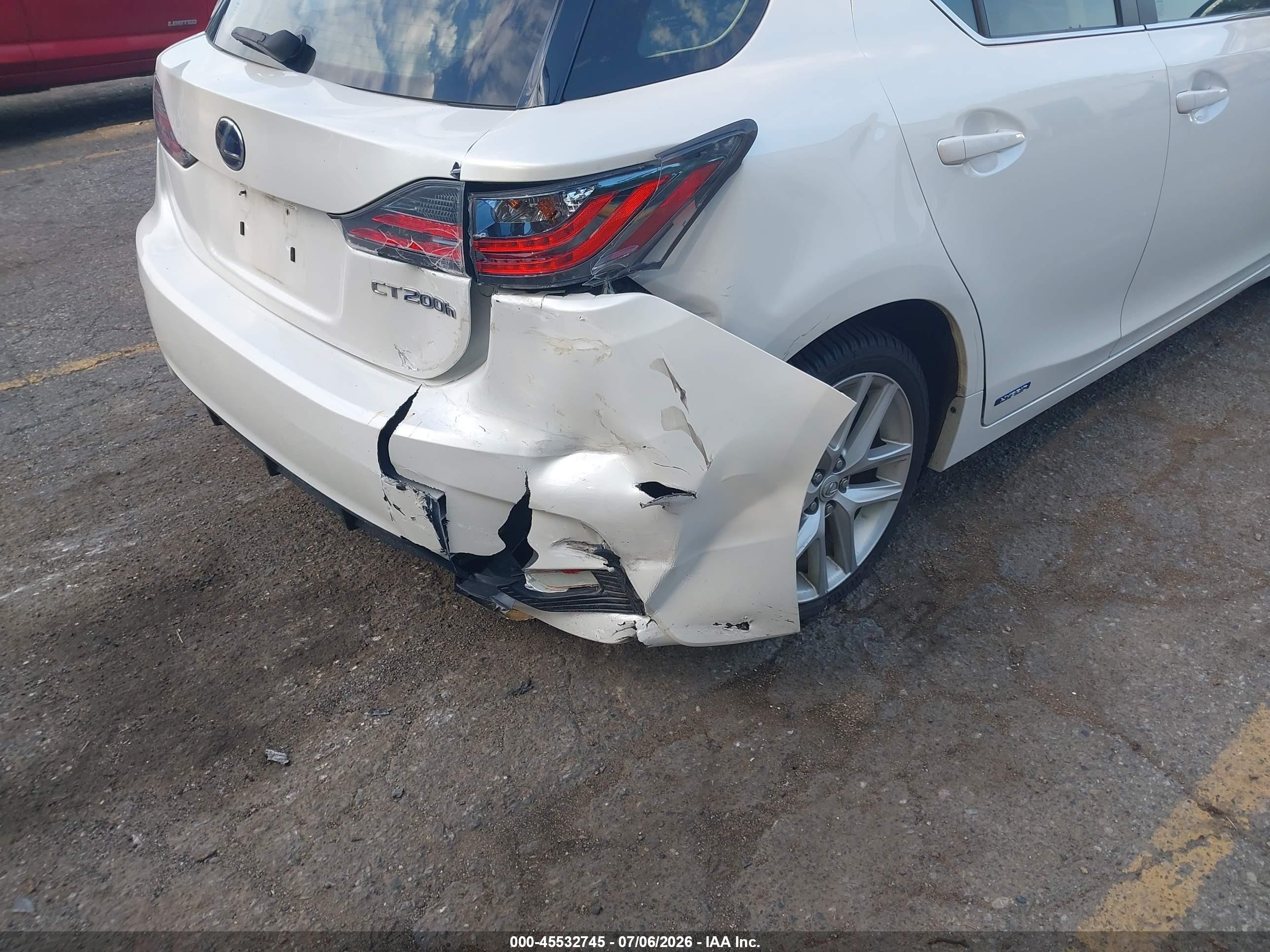 2015 Lexus Ct 200h   White vin: JTHKD5BH4F2220329
