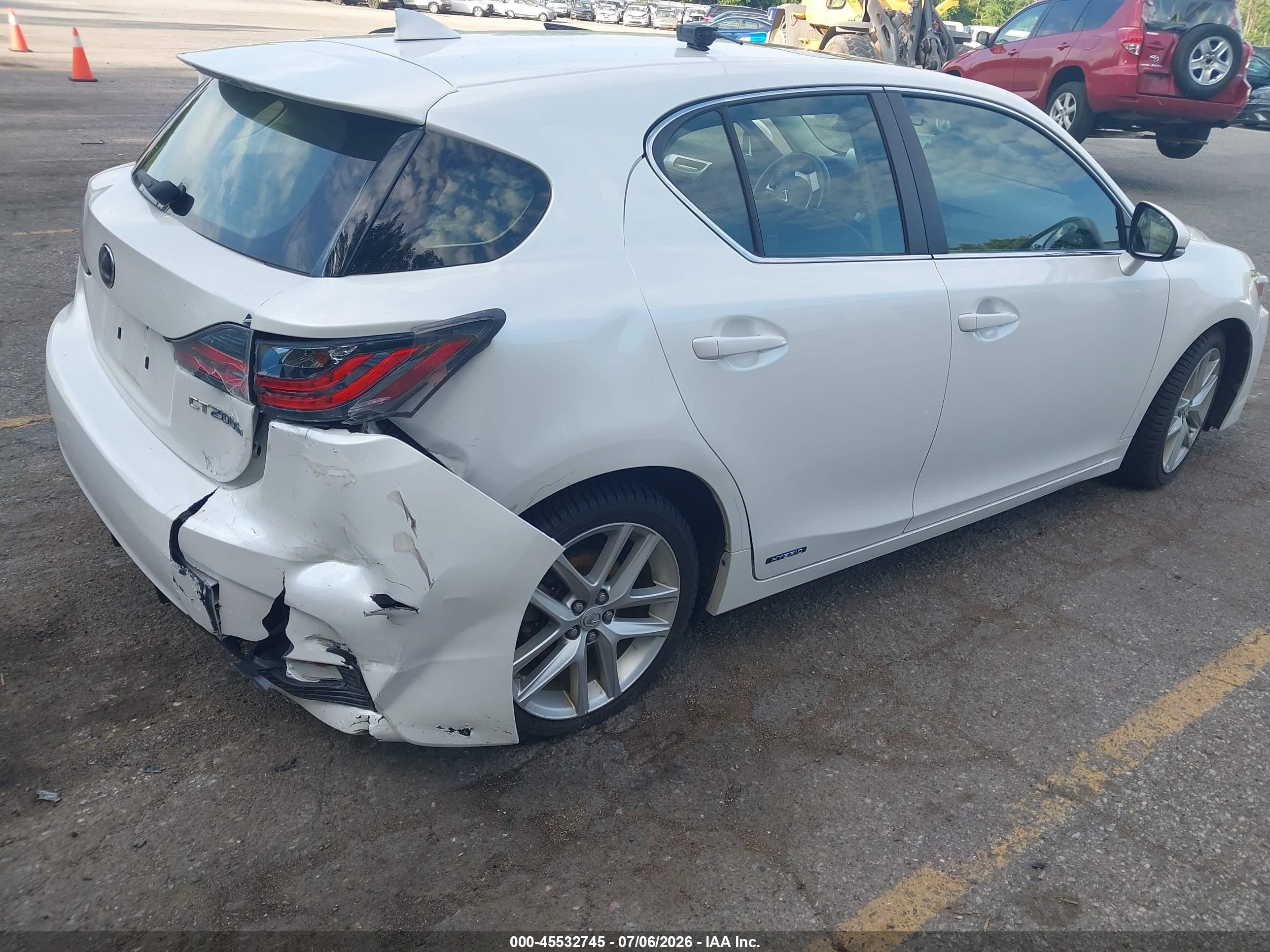 2015 Lexus Ct 200h   White vin: JTHKD5BH4F2220329