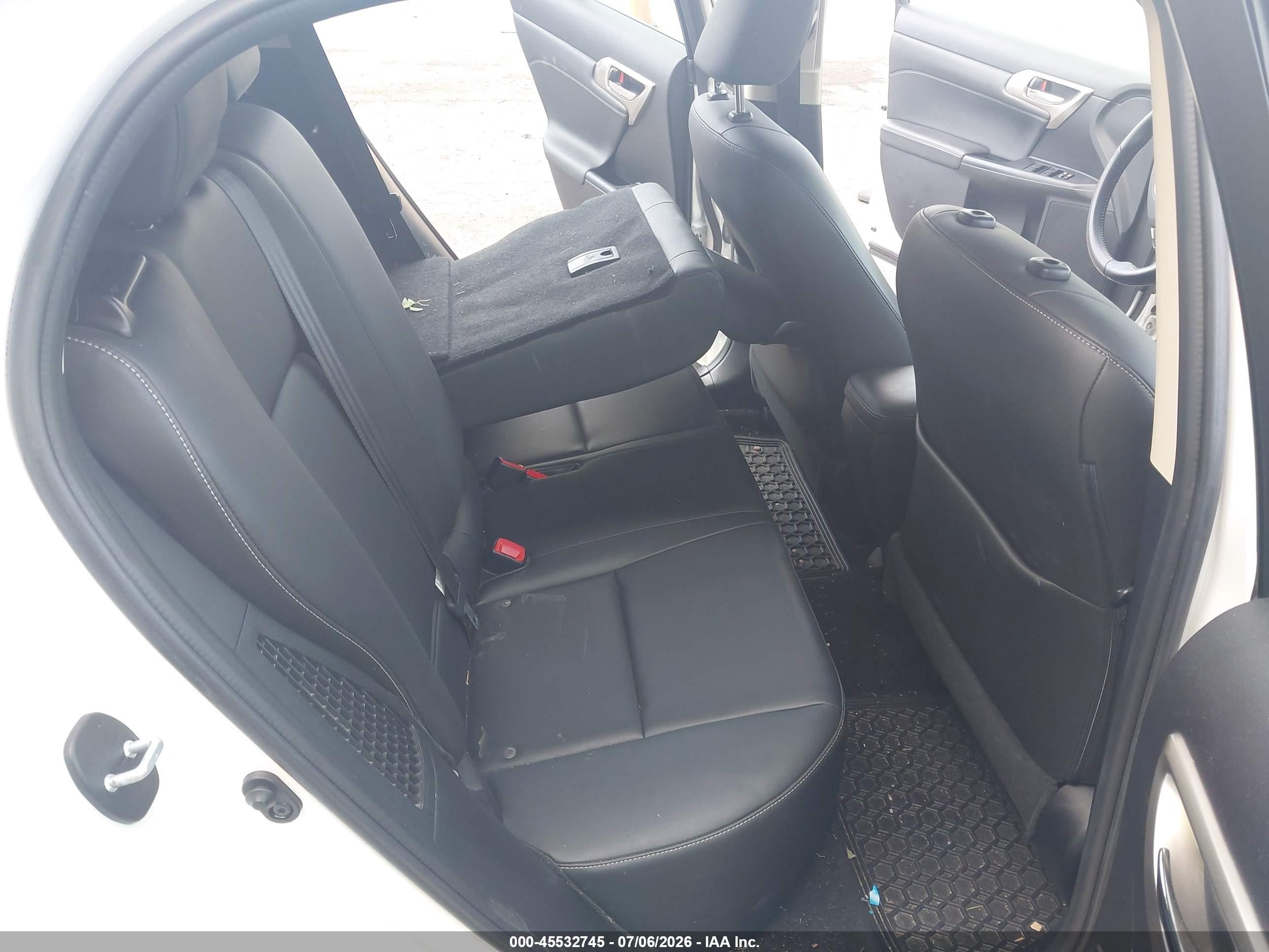 2015 Lexus Ct 200h   White vin: JTHKD5BH4F2220329