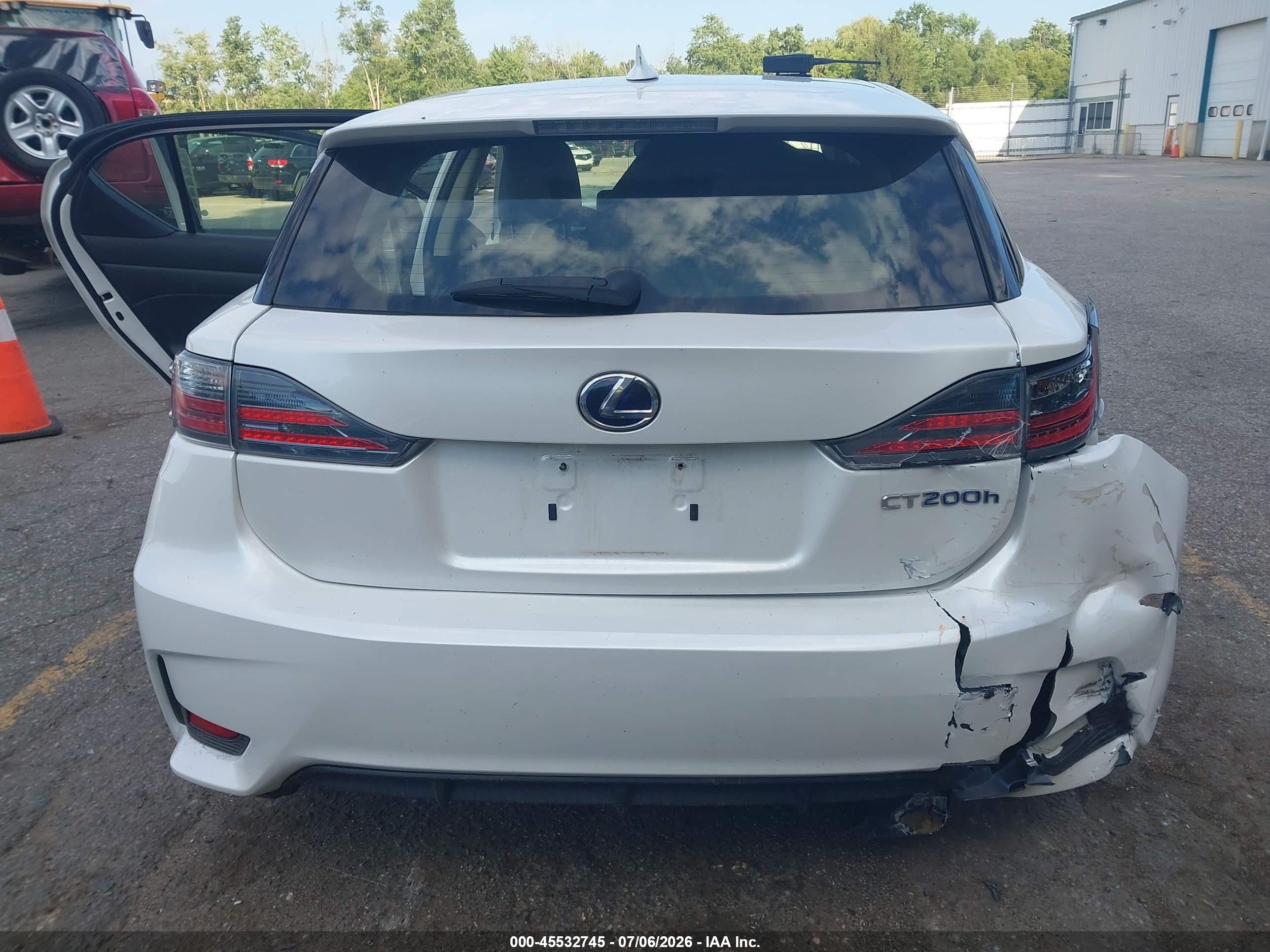 2015 Lexus Ct 200h   White vin: JTHKD5BH4F2220329