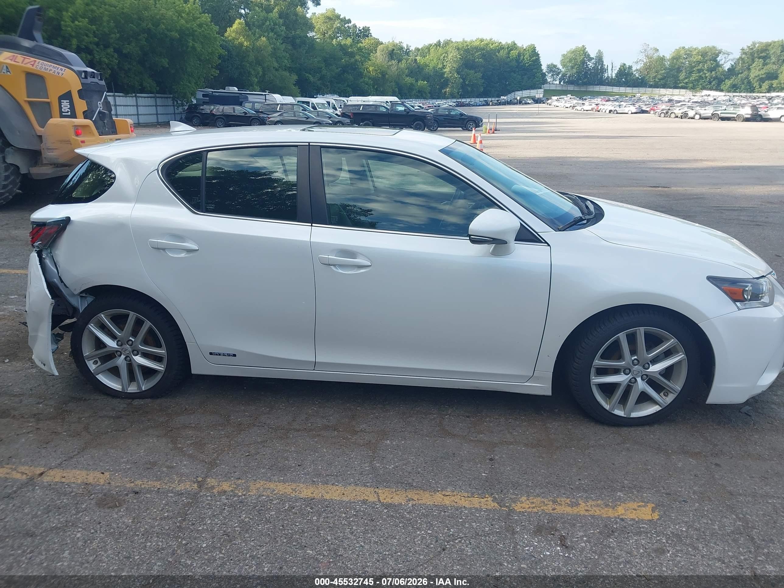 2015 Lexus Ct 200h   White vin: JTHKD5BH4F2220329