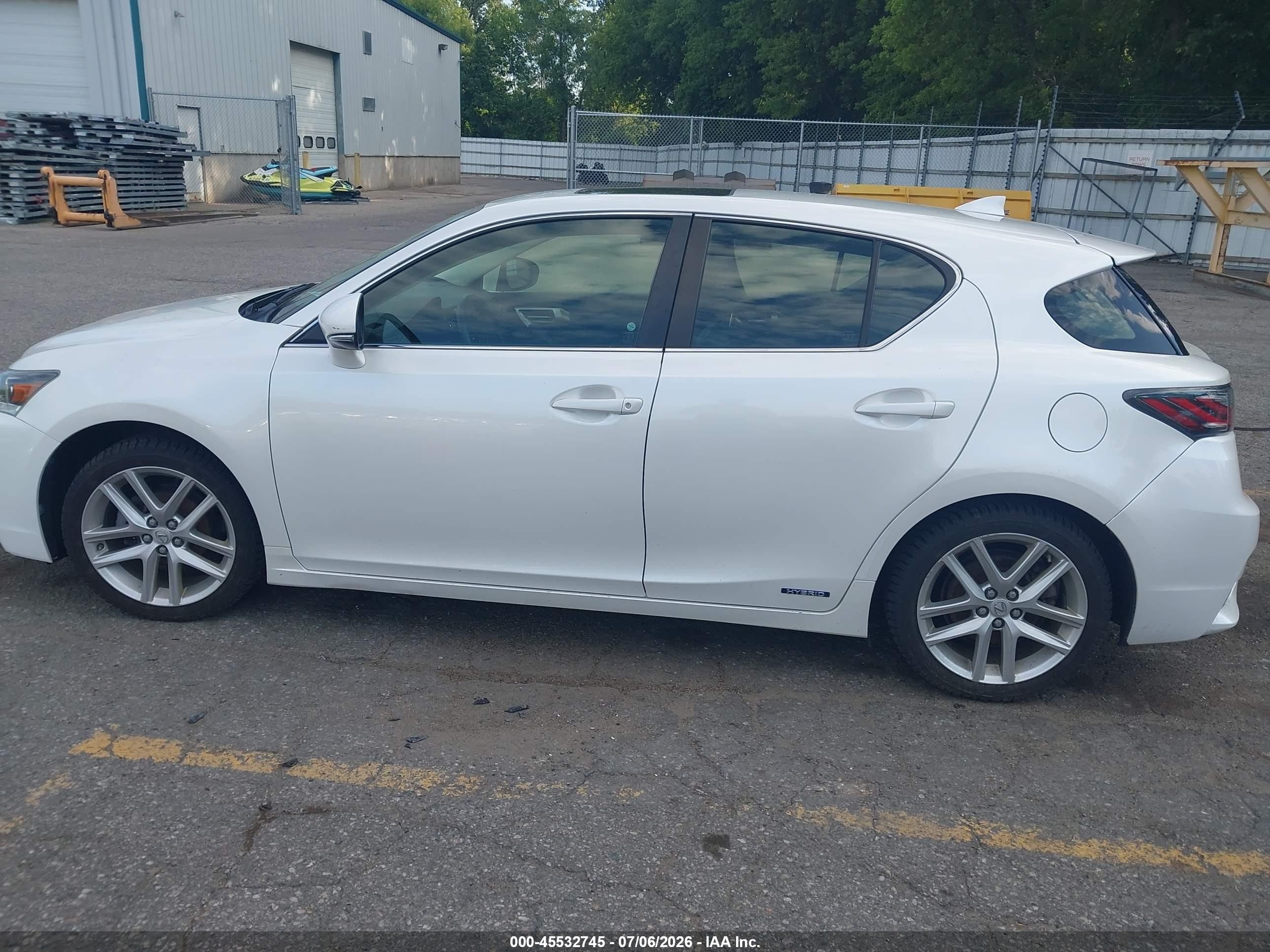 2015 Lexus Ct 200h   White vin: JTHKD5BH4F2220329