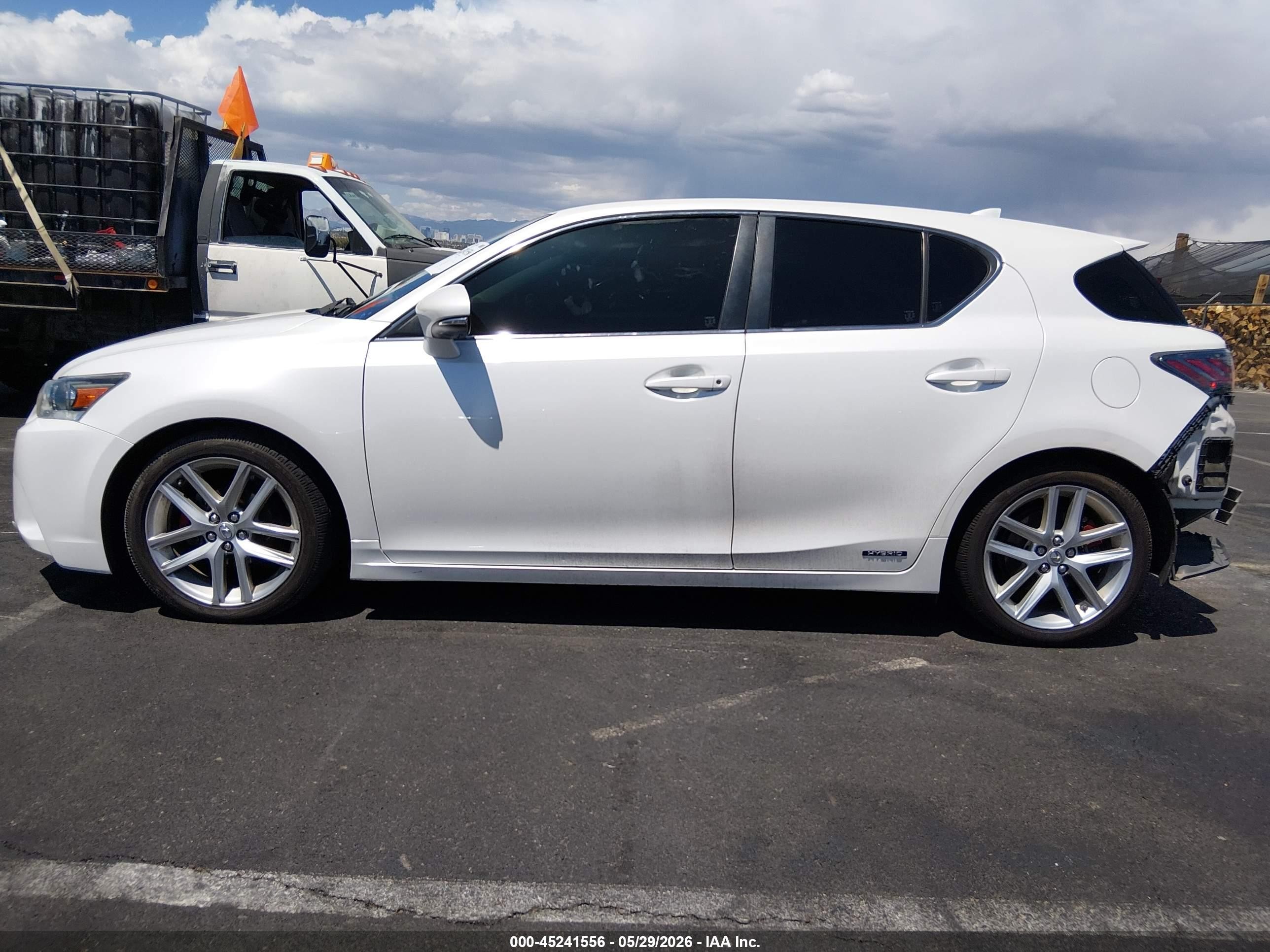 2015 Lexus Ct 200h   White vin: JTHKD5BH4F2248521