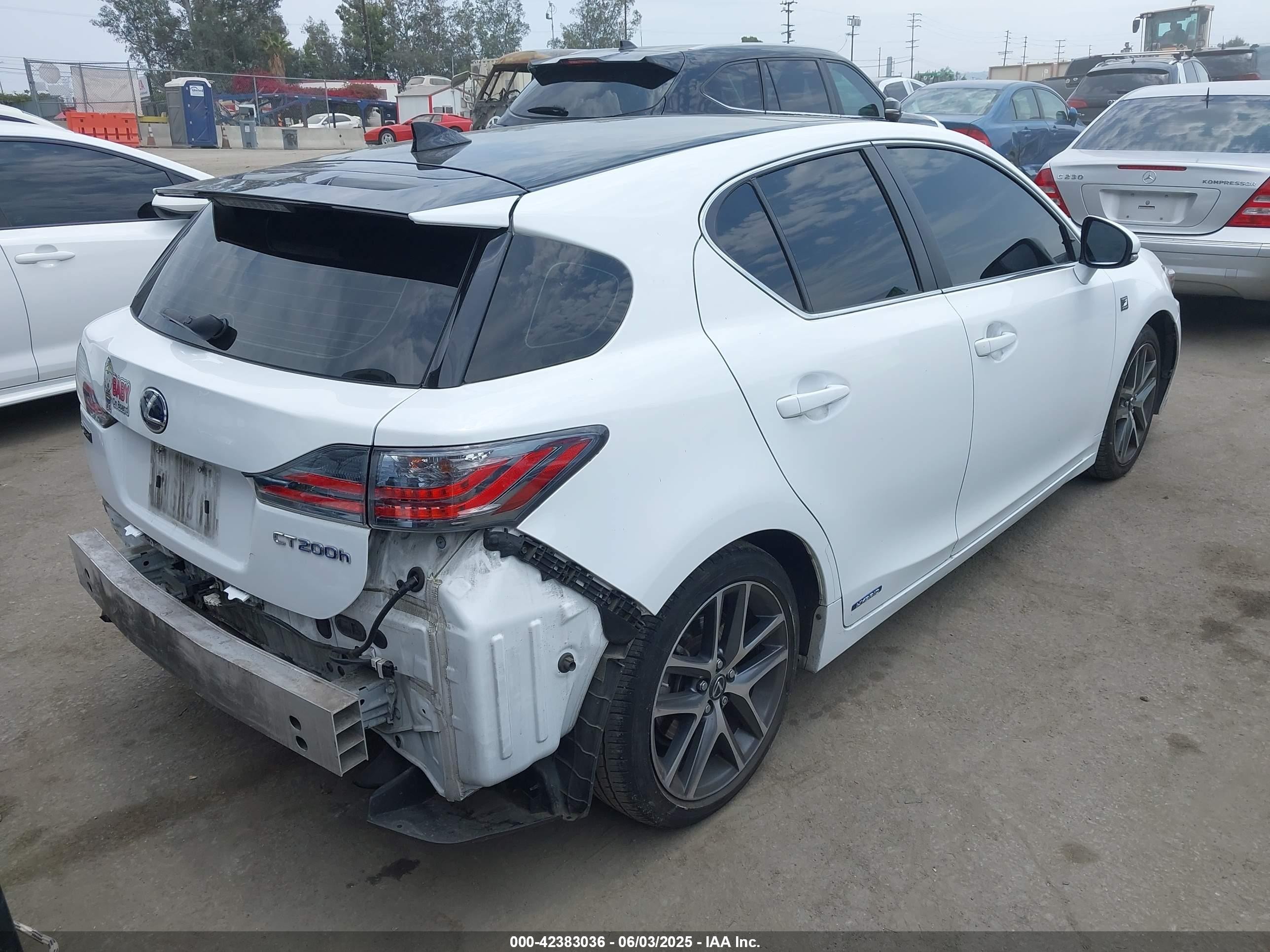 2017 Lexus Ct 200h   White vin: JTHKD5BH4H2283160