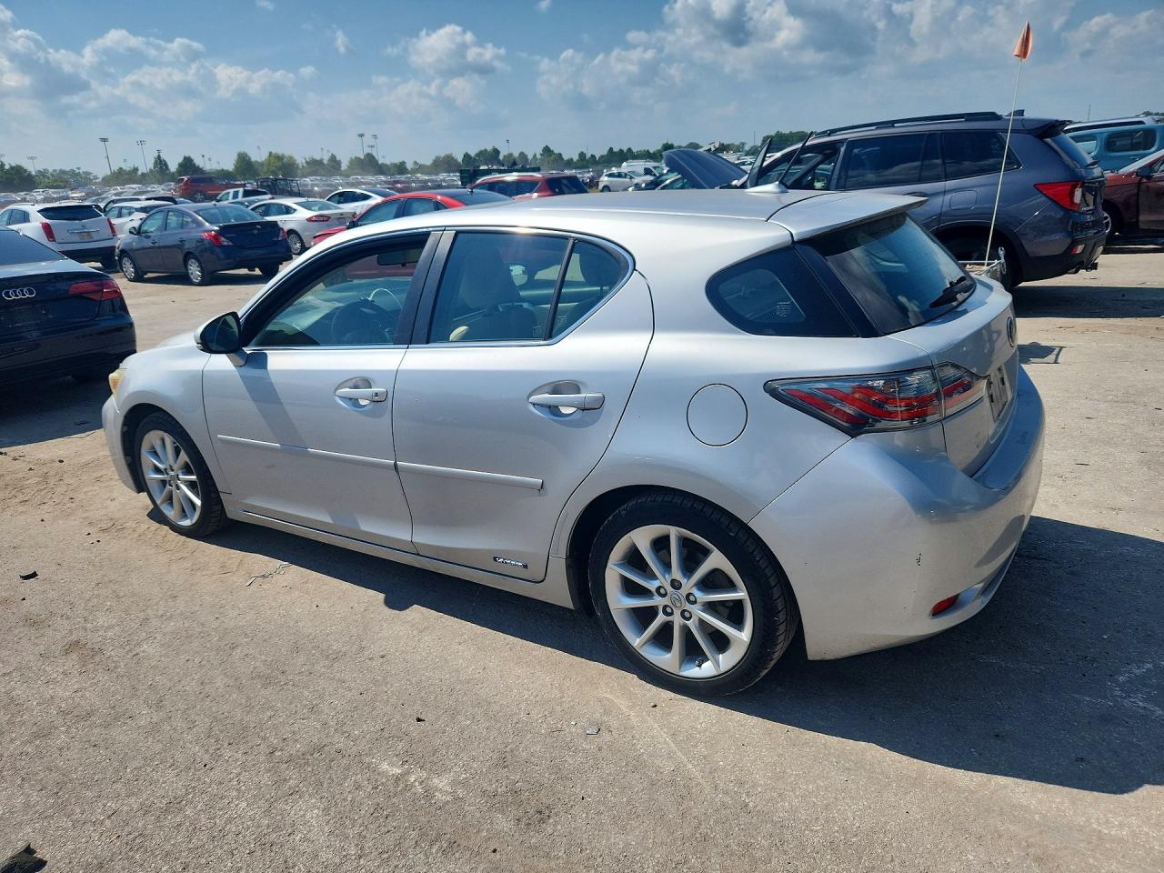 2011 Lexus Ct 200 Серебряный vin: JTHKD5BH5B2007013