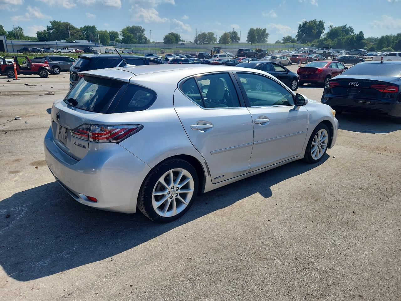 2011 Lexus Ct 200 Серебряный vin: JTHKD5BH5B2007013