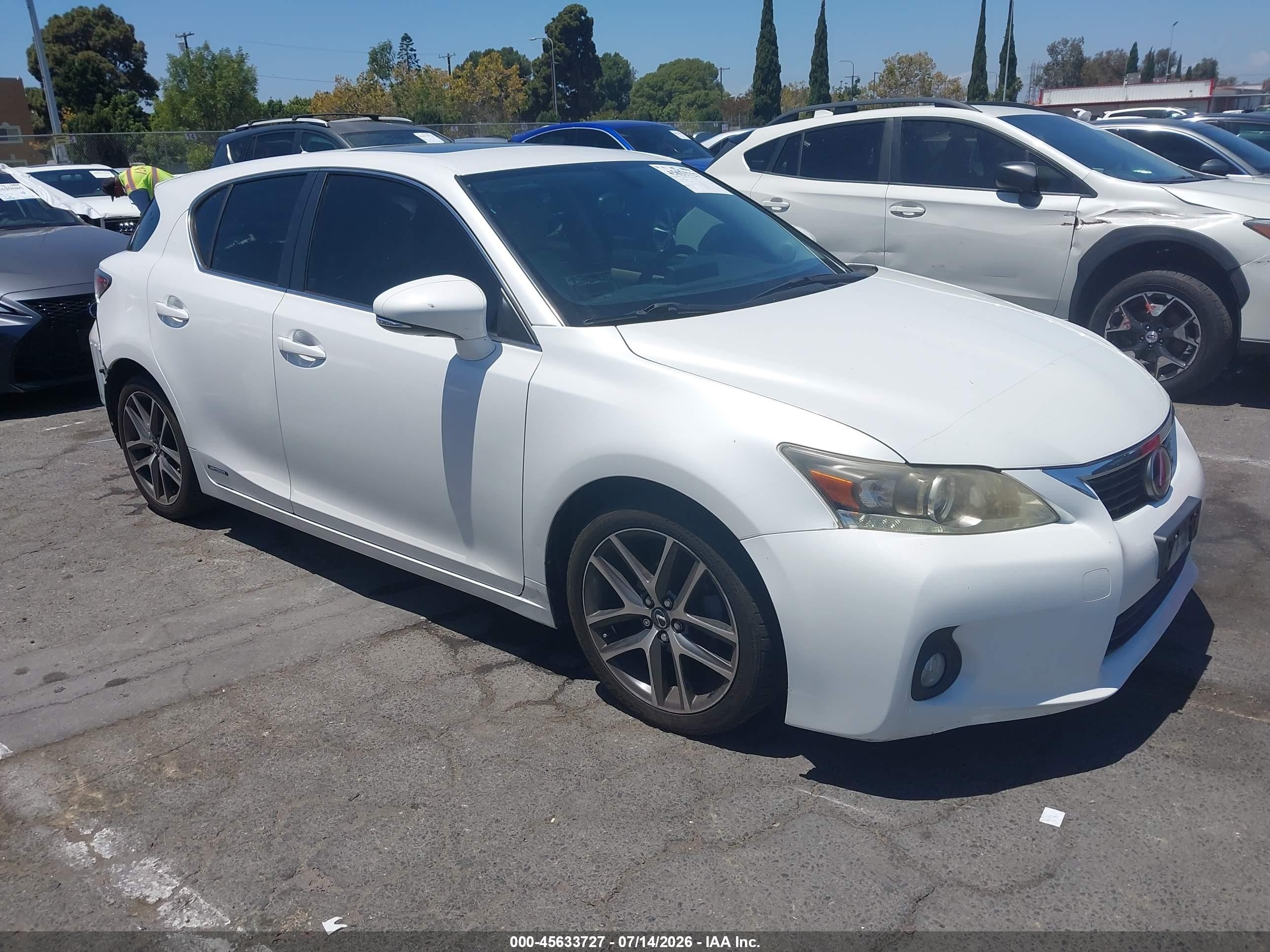 2012 Lexus Ct 200h Premium White vin: JTHKD5BH5C2116296