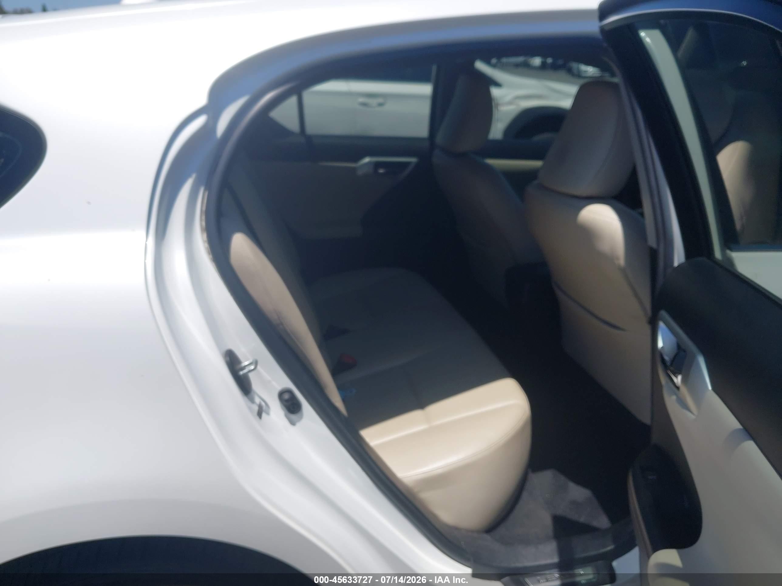 2012 Lexus Ct 200h Premium White vin: JTHKD5BH5C2116296