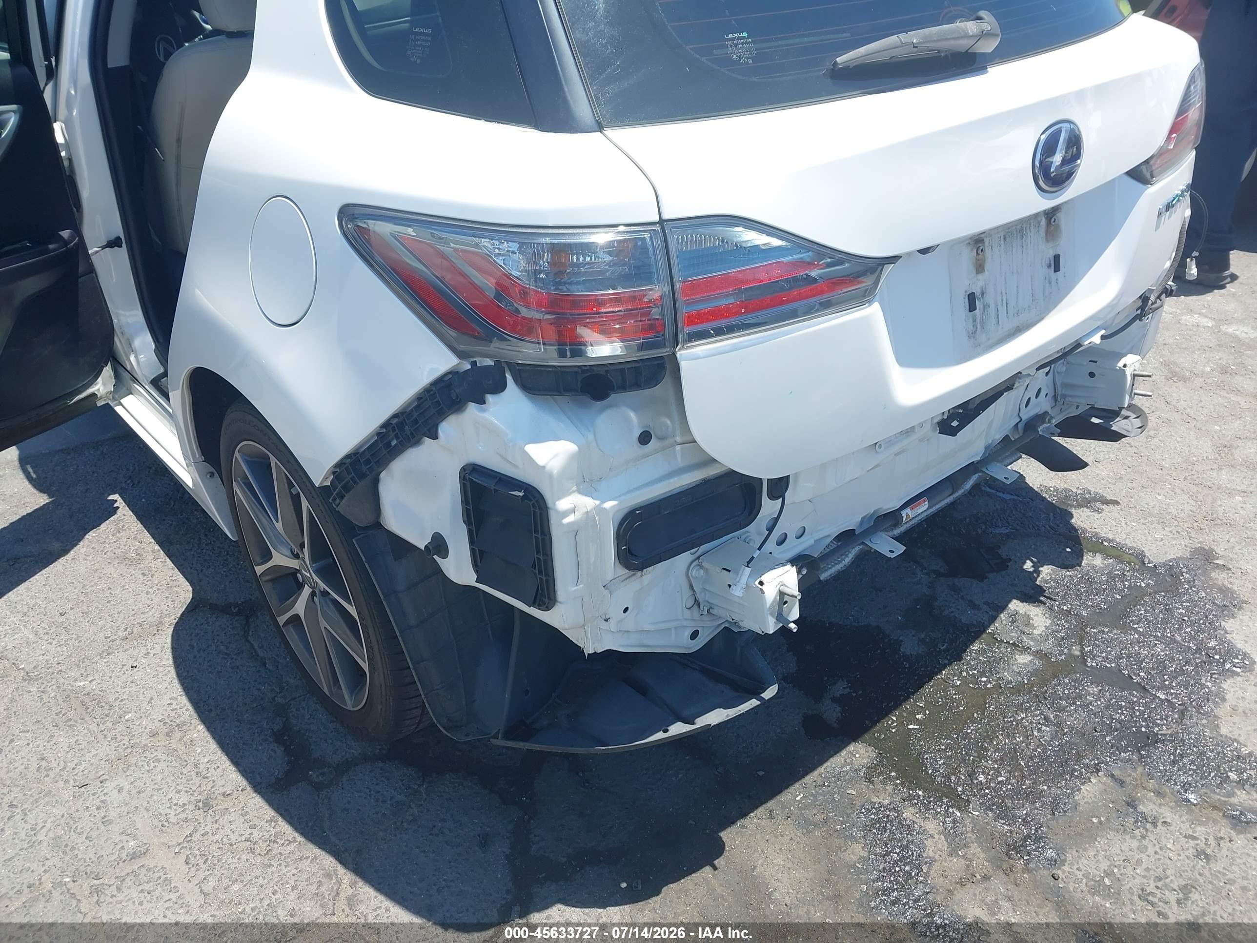 2012 Lexus Ct 200h Premium White vin: JTHKD5BH5C2116296