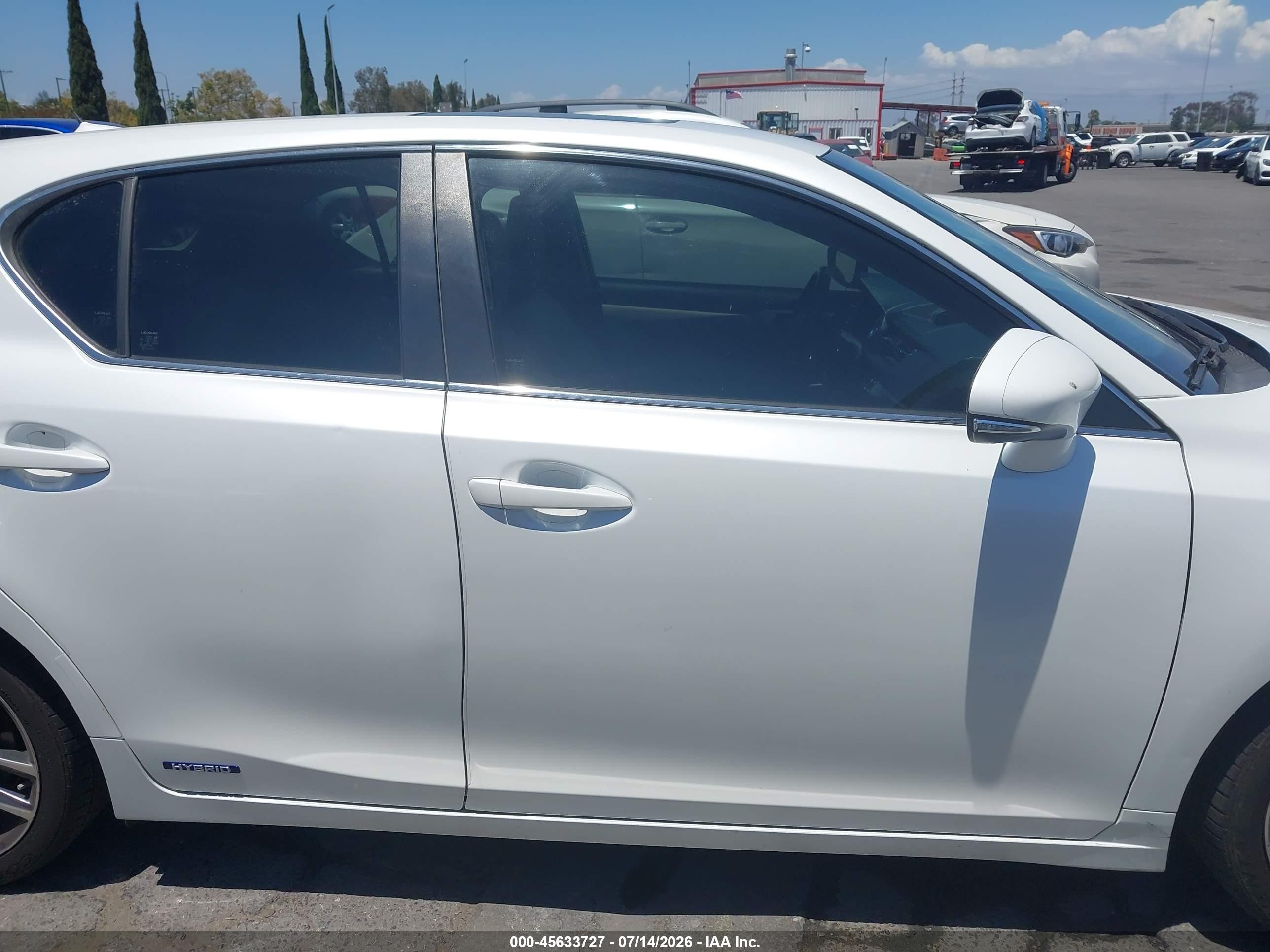 2012 Lexus Ct 200h Premium White vin: JTHKD5BH5C2116296
