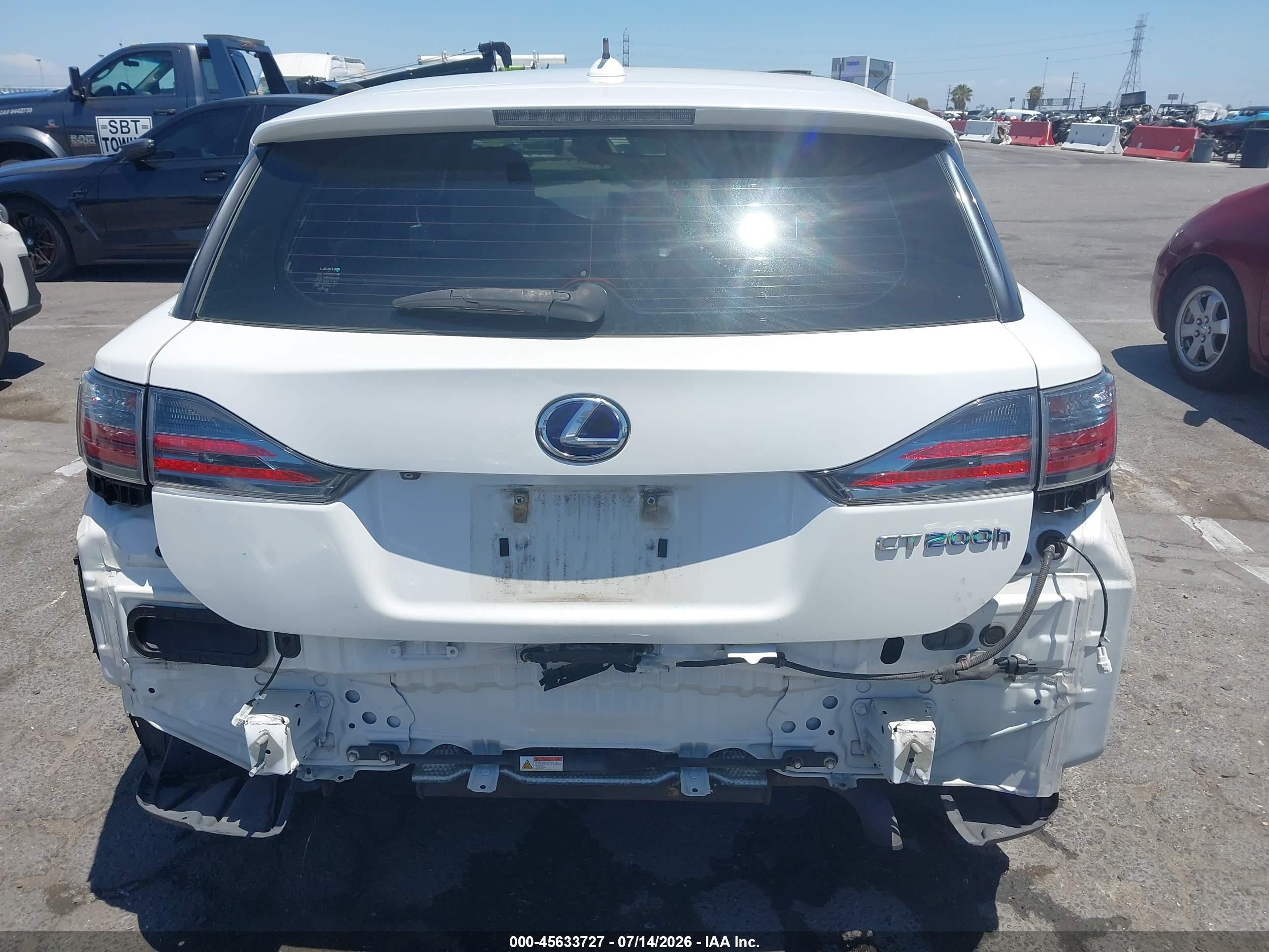 2012 Lexus Ct 200h Premium White vin: JTHKD5BH5C2116296