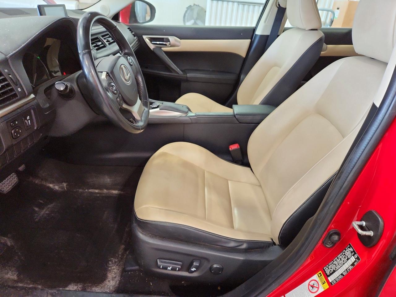 2014 Lexus Ct 200 Red vin: JTHKD5BH5E2178543